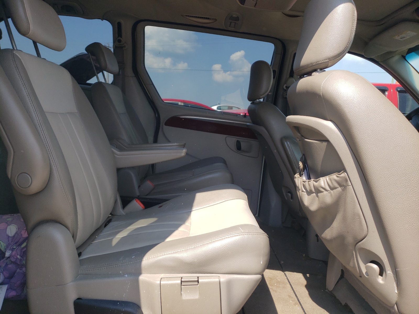 Photo 6 from auction – 2007 CHRYSLER TOWN & COU with VIN 2A4GP54L87R192483
