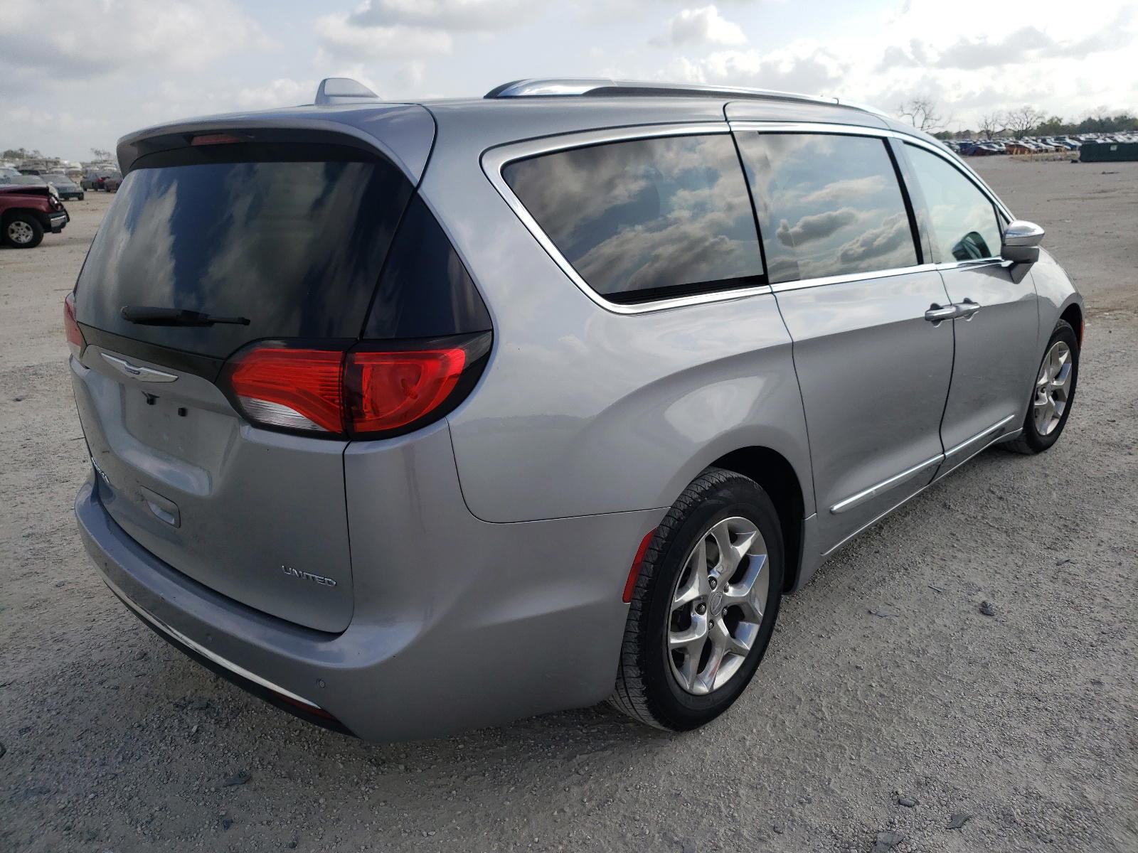 Photo 4 from auction – 2018 CHRYSLER PACIFICA L with VIN 2C4RC1GGXJR272506