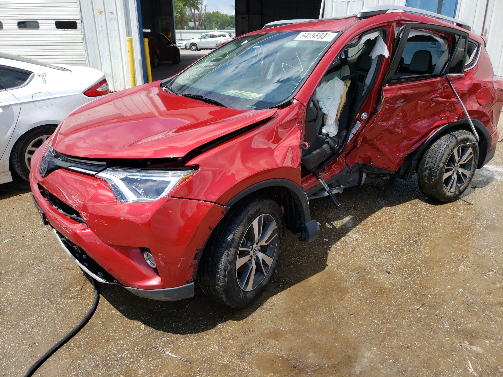 Photo 2 from auction – 2016 TOYOTA RAV4 XLE with VIN 2T3RFREV4GW468902