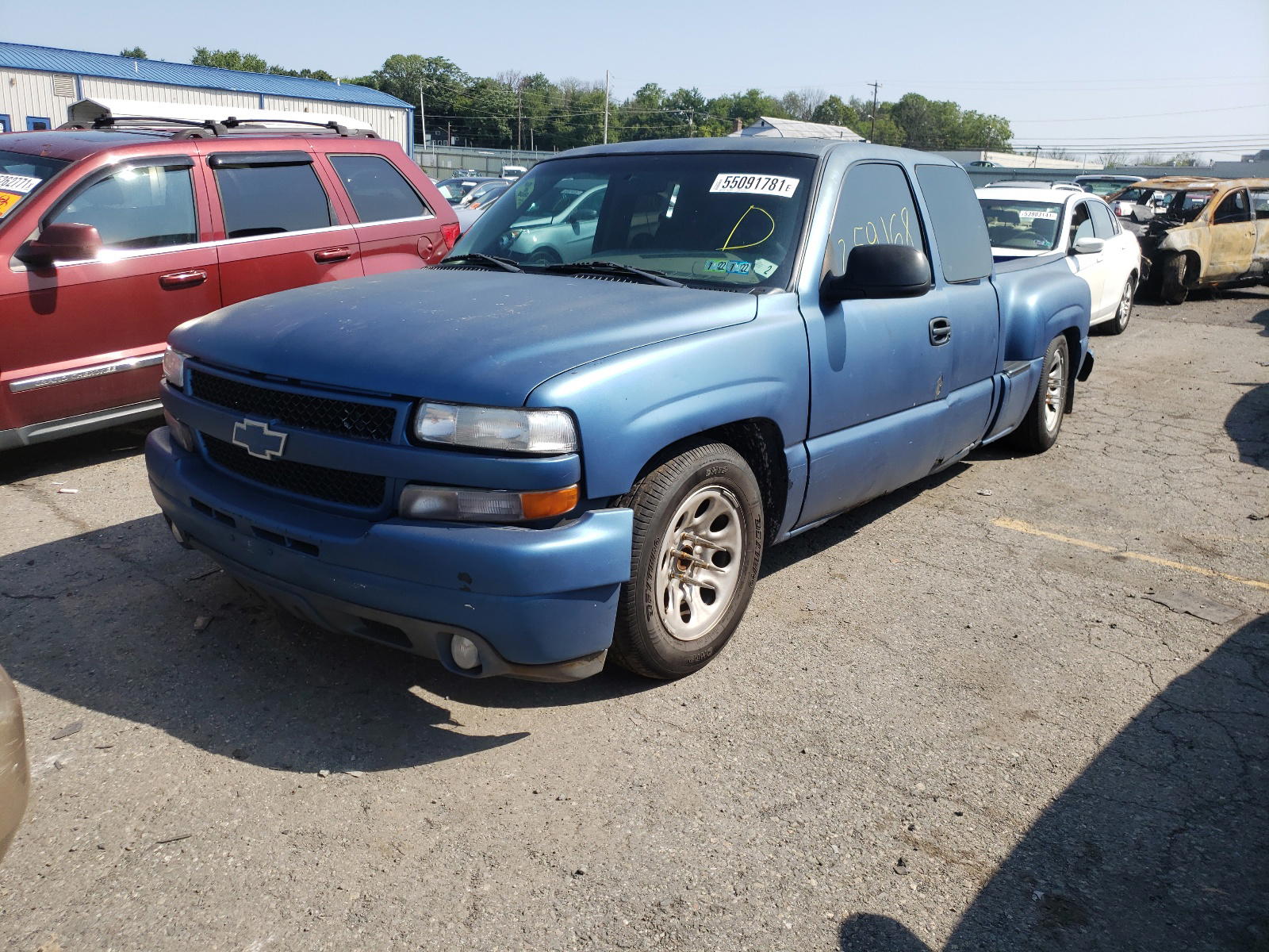 Photo 2 from auction – 2000 CHEVROLET SILVERADO with VIN 2GCEC19V5Y1352539