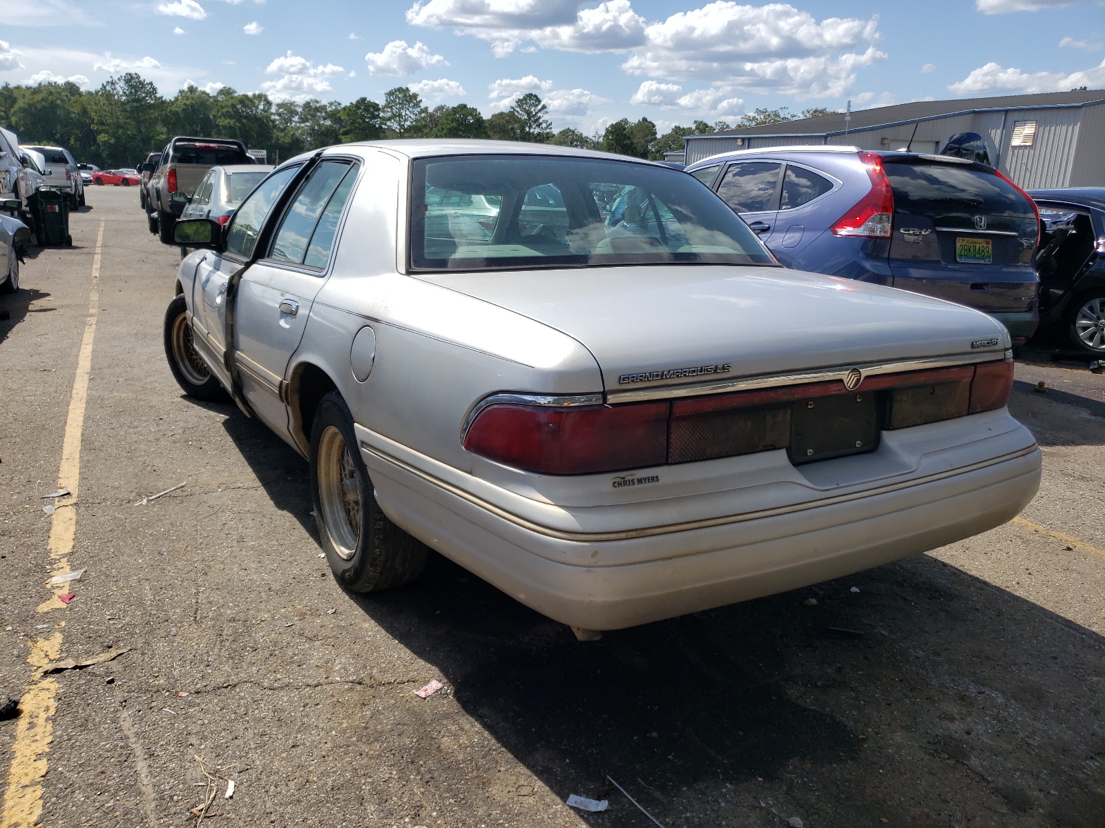 Photo 3 from auction – 1997 MERCURY GRAND MARQ with VIN 2MELM75W3VX664260