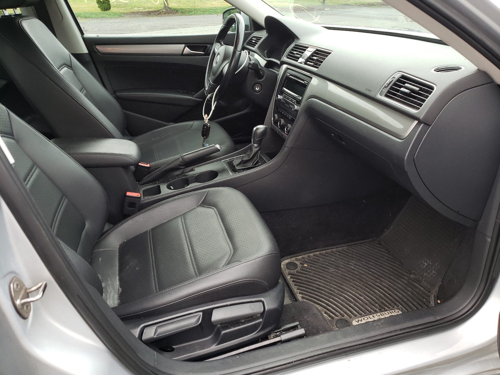 Photo 5 from auction – 2015 VOLKSWAGEN PASSAT S with VIN 1VWAT7A3XFC045626