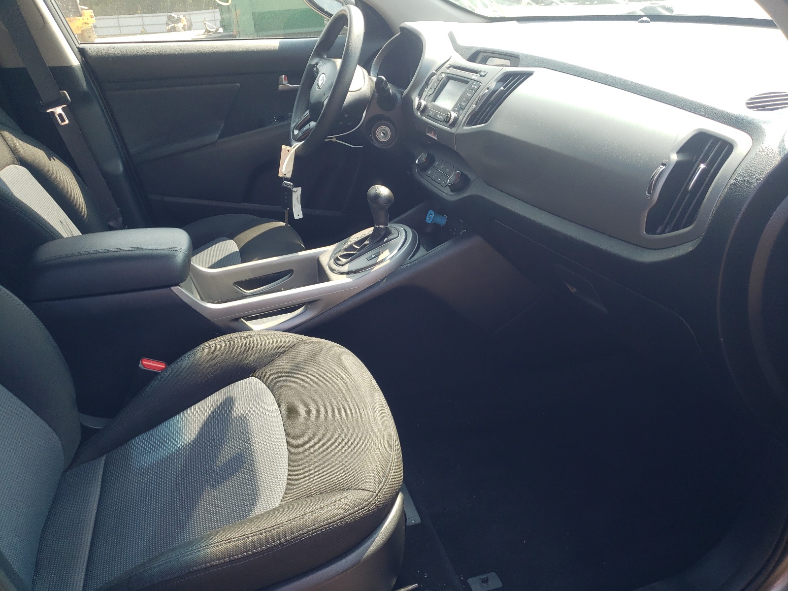 Photo 5 from auction – 2014 KIA SPORTAGE L with VIN KNDPBCAC7E7647965