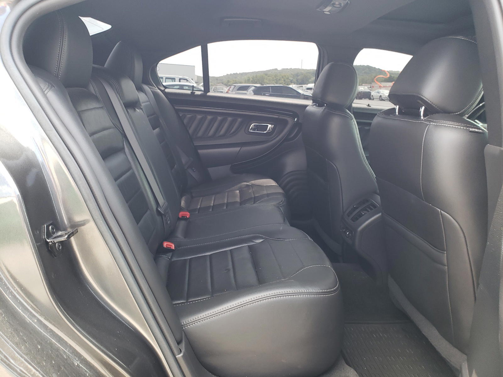 Photo 6 from auction – 2016 FORD TAURUS SHO with VIN 1FAHP2KT3GG129276