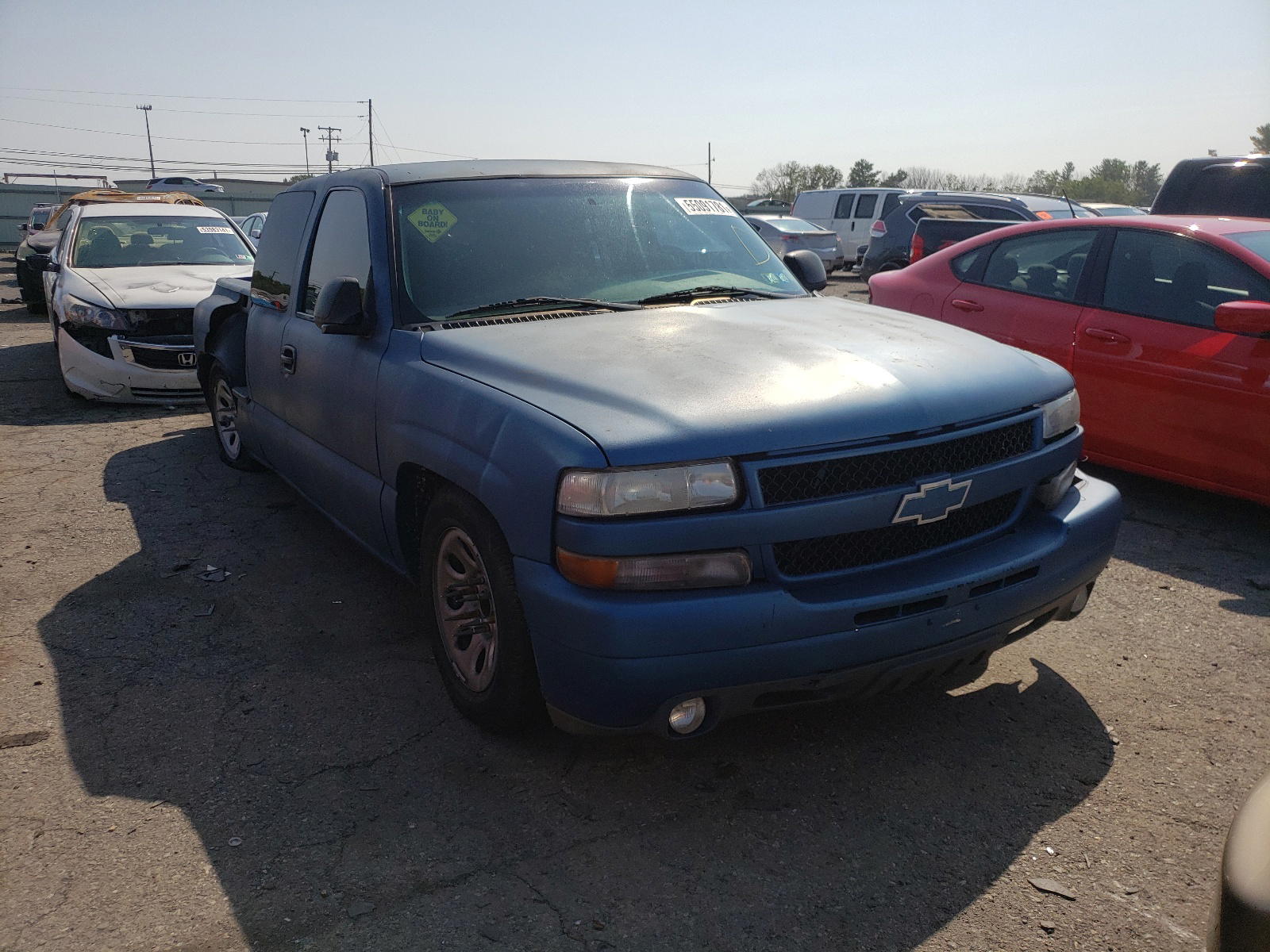 CHEVROLET SILVERADO 2000 with VIN 2GCEC19V5Y1352539 - Photo from auction