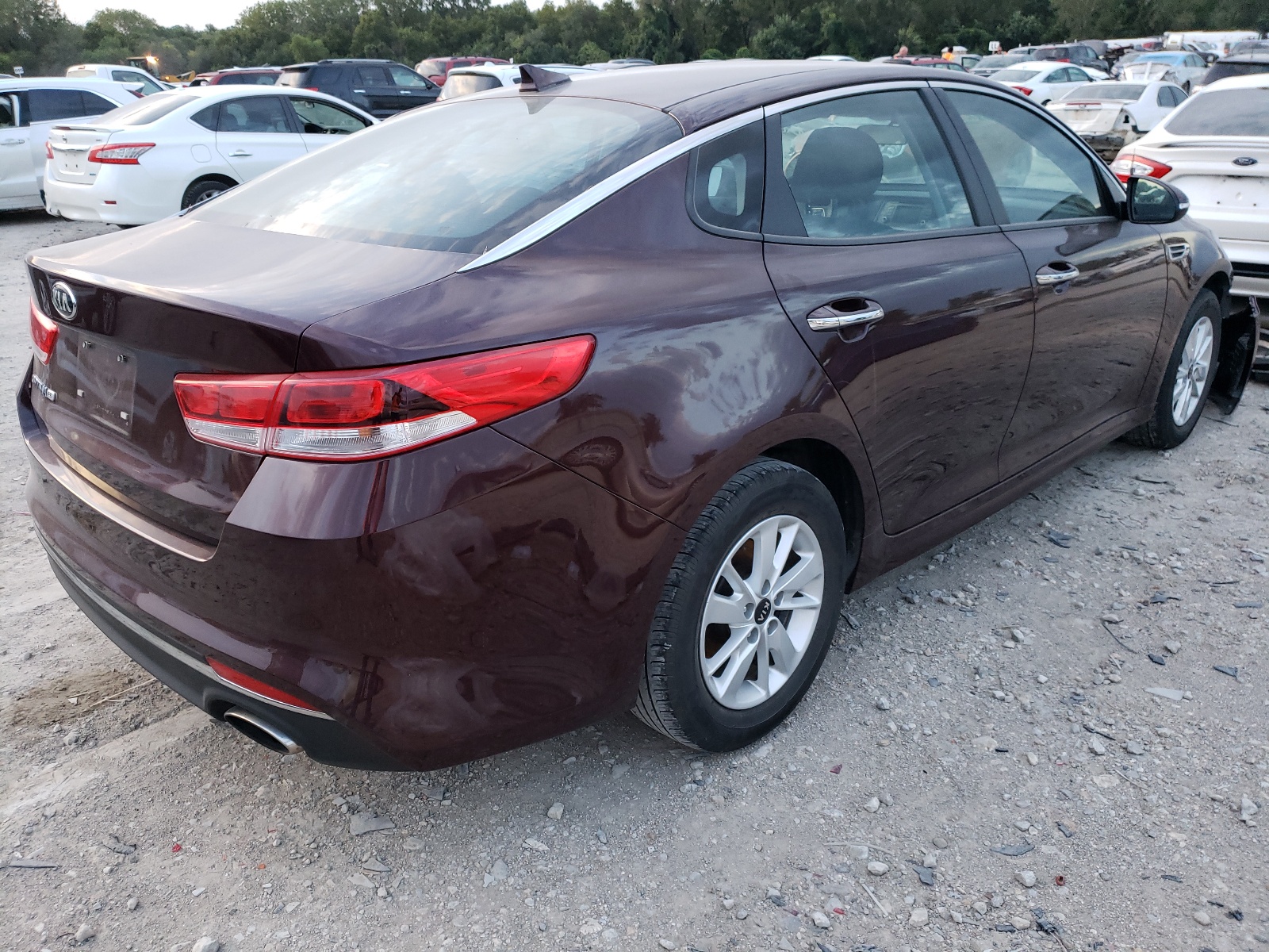 Photo 4 from auction – 2017 KIA OPTIMA LX with VIN 5XXGT4L33HG135261