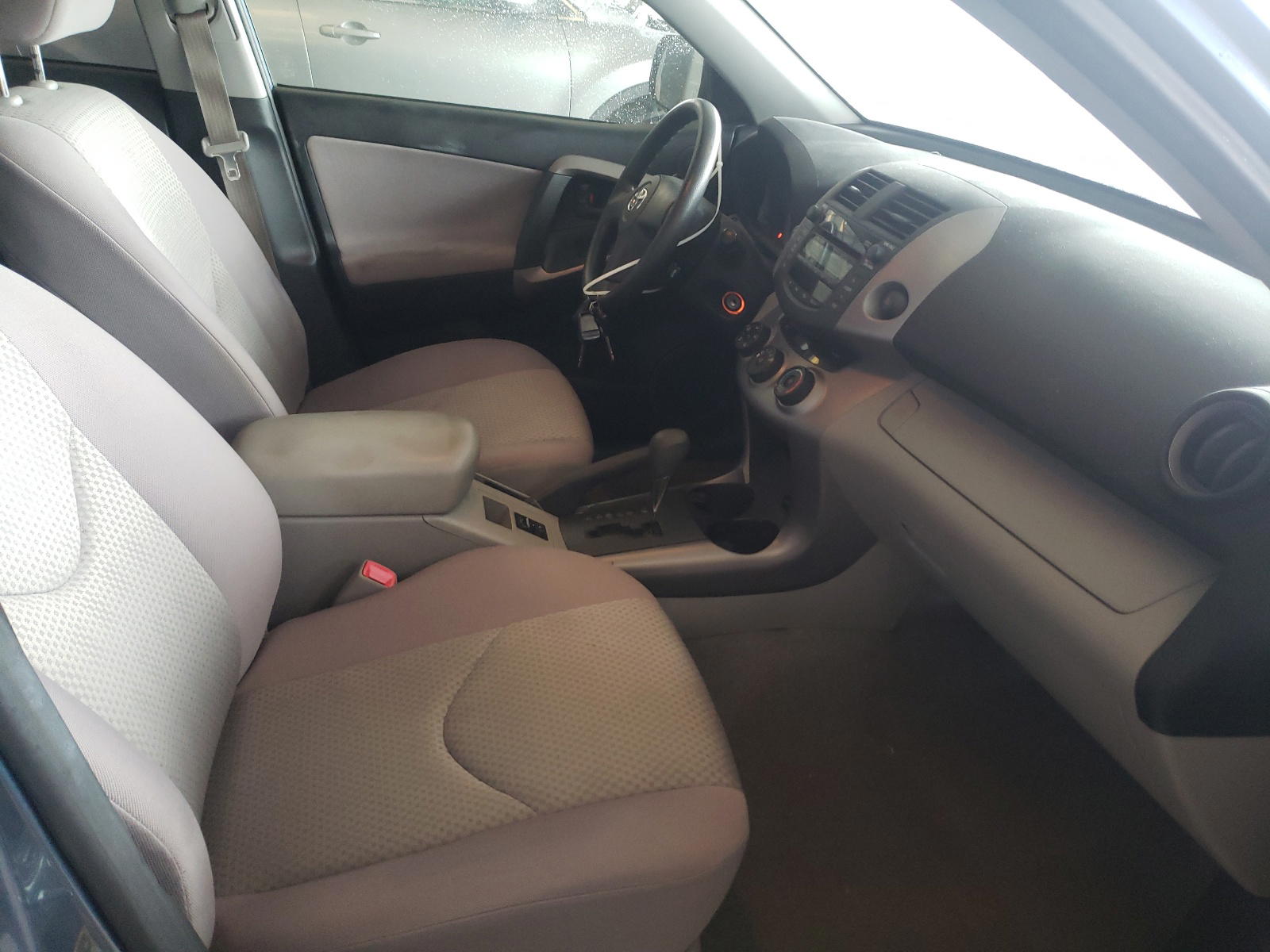 Photo 5 from auction – 2007 TOYOTA RAV4 with VIN JTMBD33V876046169