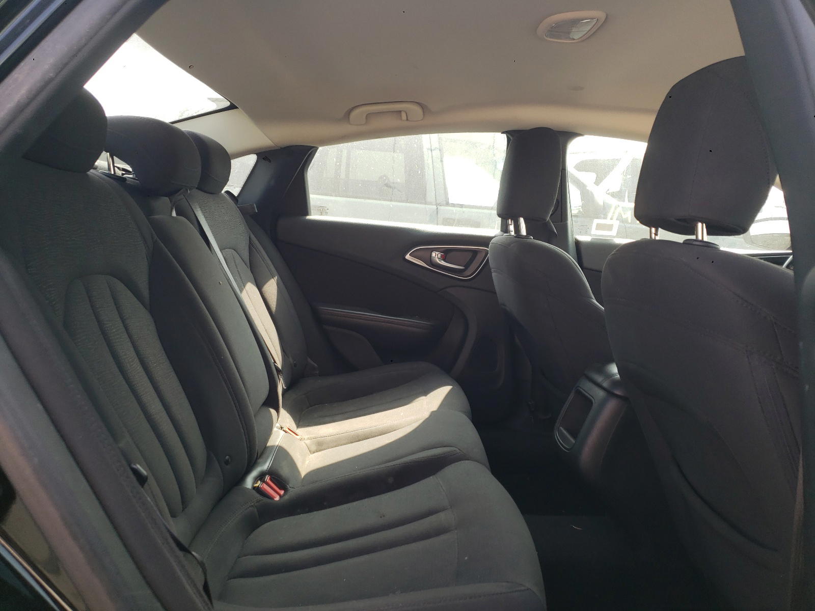 Photo 6 from auction – 2015 CHRYSLER 200 LIMITE with VIN 1C3CCCAB1FN598766