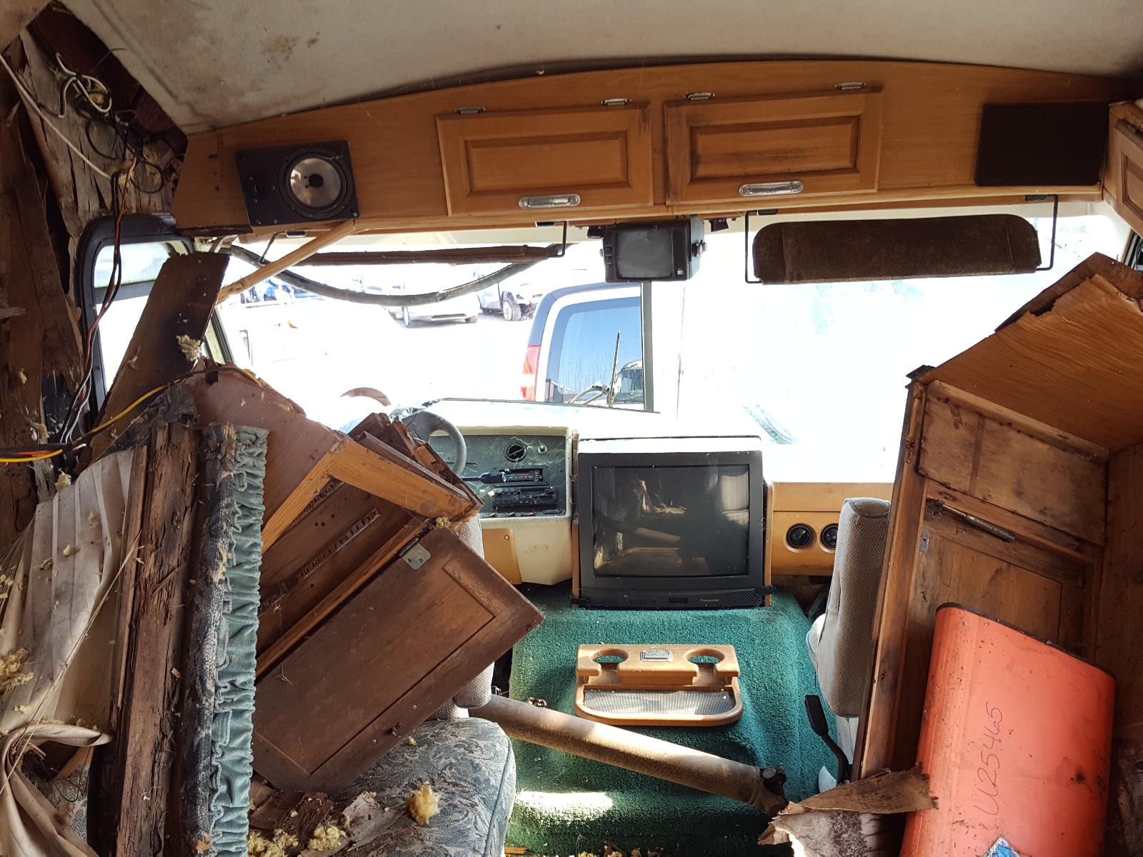 Photo 5 from auction – 1995 FLEETWOOD SOUTHWIND with VIN 3FCMF53G3RJB10039