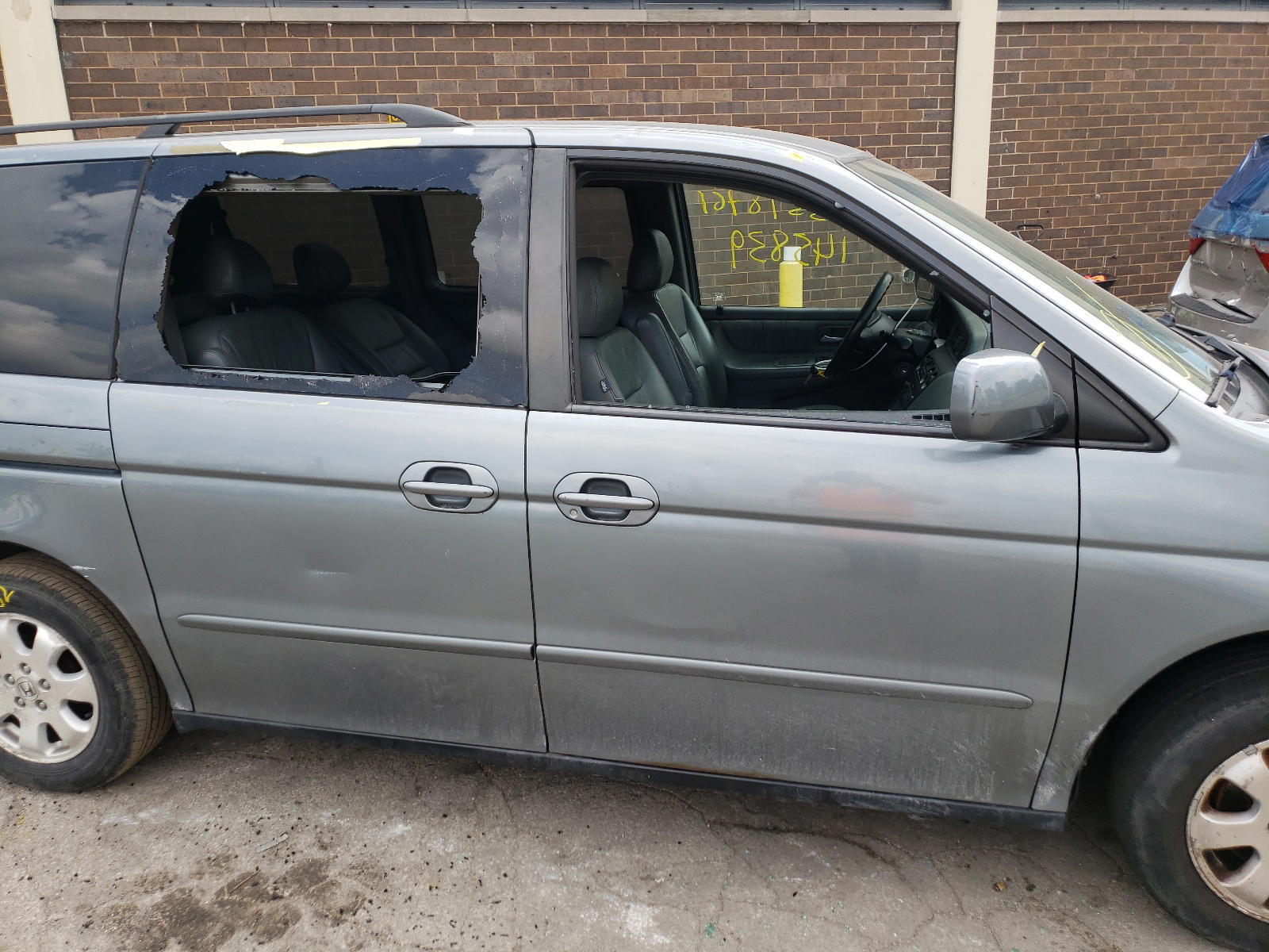 Photo 9 from auction – 2002 HONDA ODYSSEY EX with VIN 5FNRL189X2B024561
