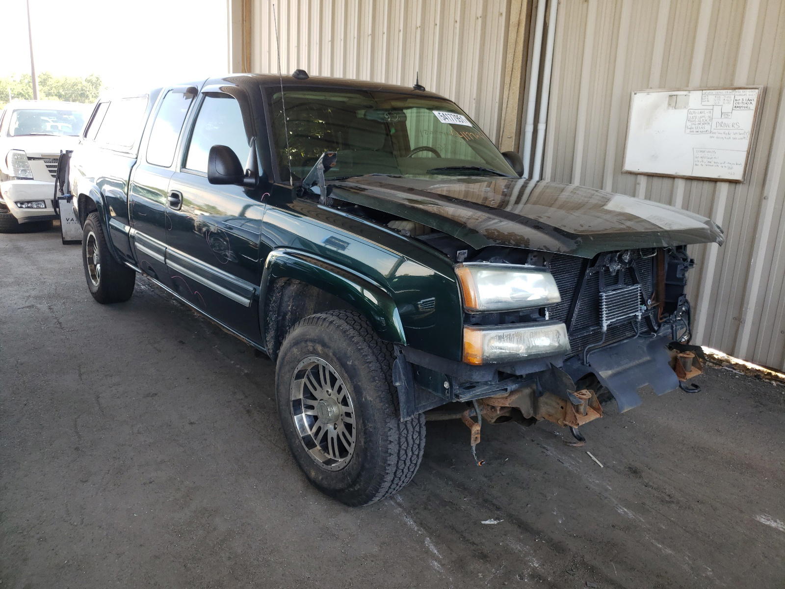 CHEVROLET SILVERADO 2004 with VIN 1GCEK19TX4E108105 - Photo from auction
