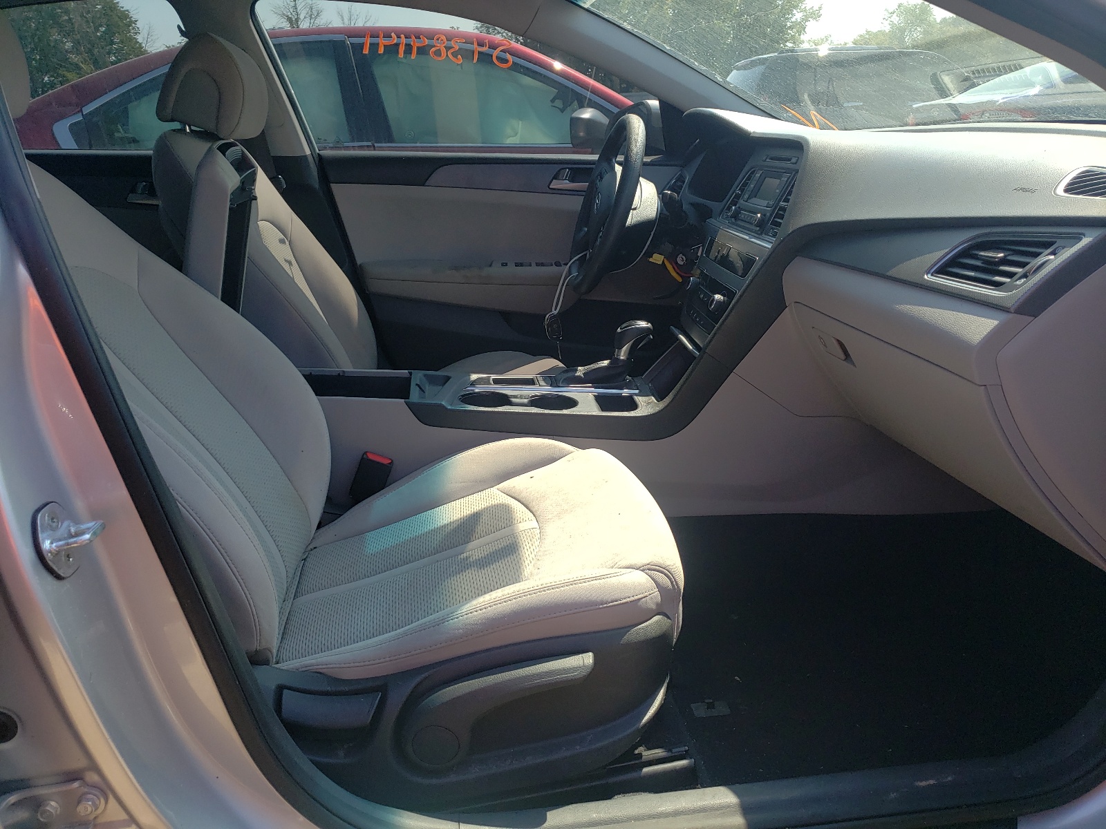 Photo 5 from auction – 2017 HYUNDAI SONATA SE with VIN 5NPE24AF5HH545328