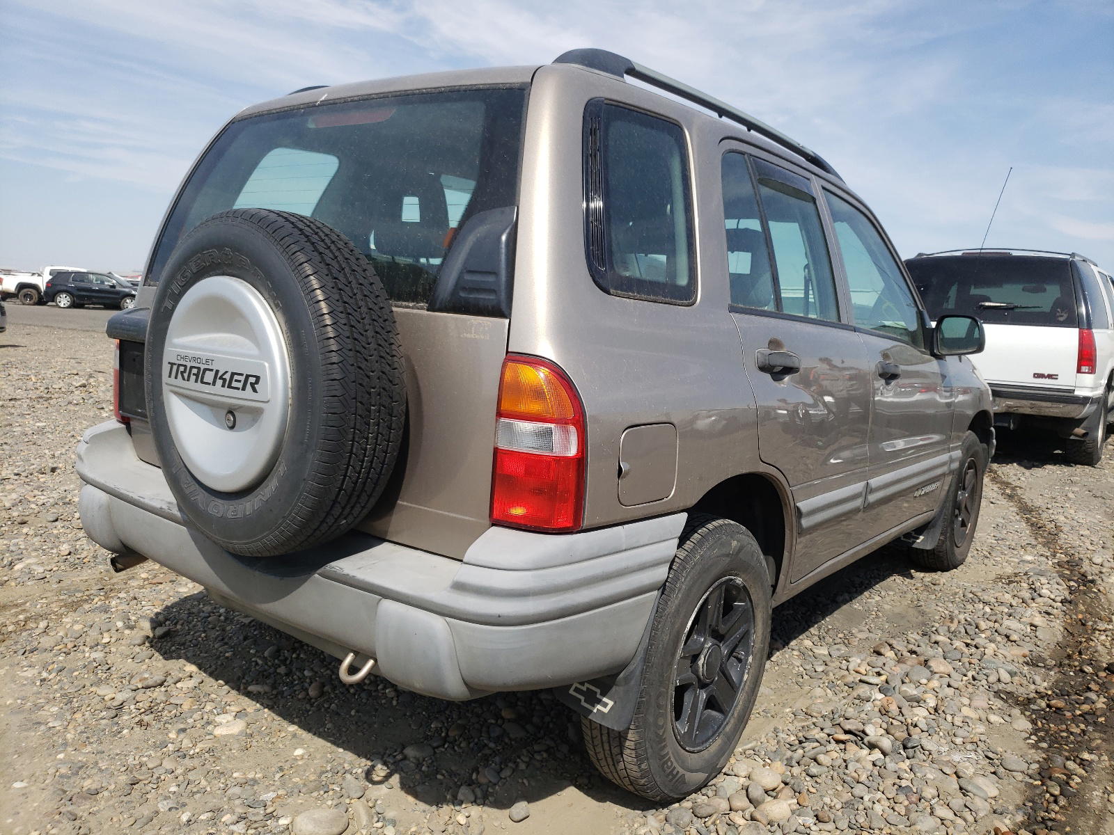 Photo 4 from auction – 2003 CHEVROLET TRACKER with VIN 2CNBJ13C336947087
