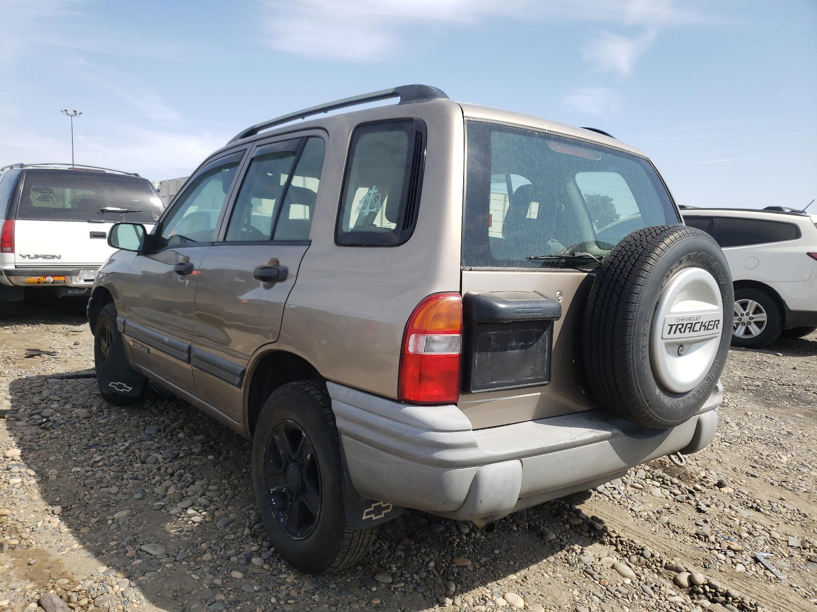 Photo 3 from auction – 2003 CHEVROLET TRACKER with VIN 2CNBJ13C336947087