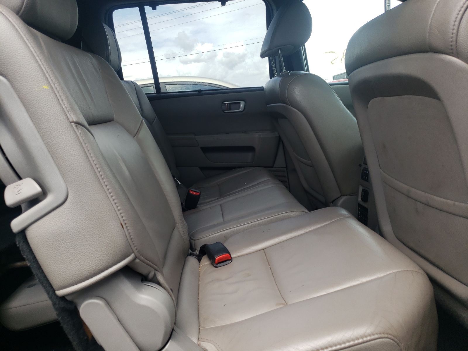 Zdjęcie 6 z aukcji – 2012 HONDA PILOT TOUR z VIN 5FNYF4H91CB073119