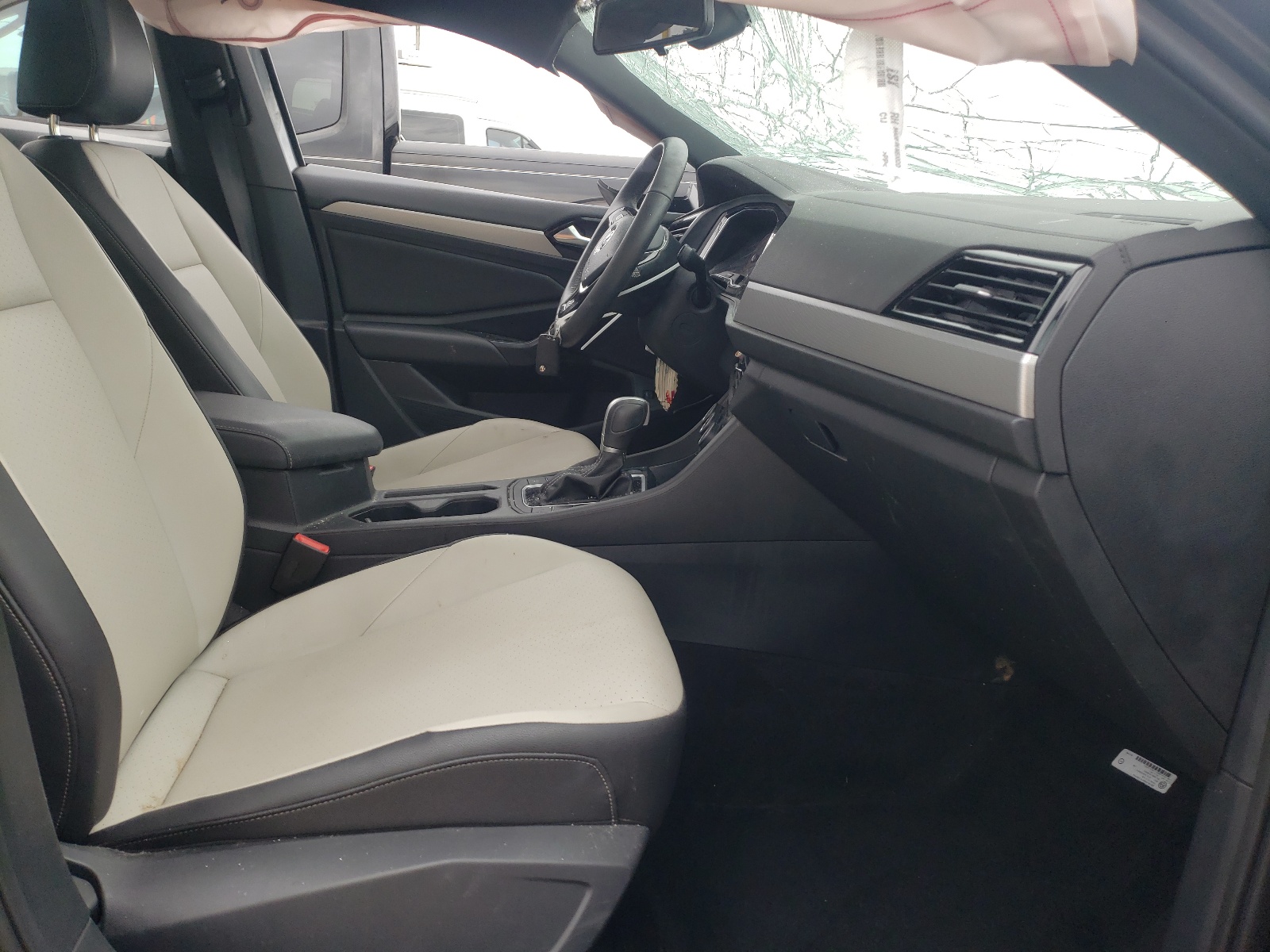 Photo 5 from auction – 2019 VOLKSWAGEN JETTA S with VIN 3VWCB7BU9KM270776