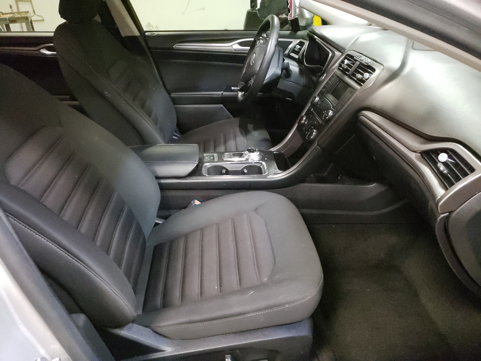 Photo 5 from auction – 2017 FORD FUSION SE with VIN 3FA6P0LU7HR374322