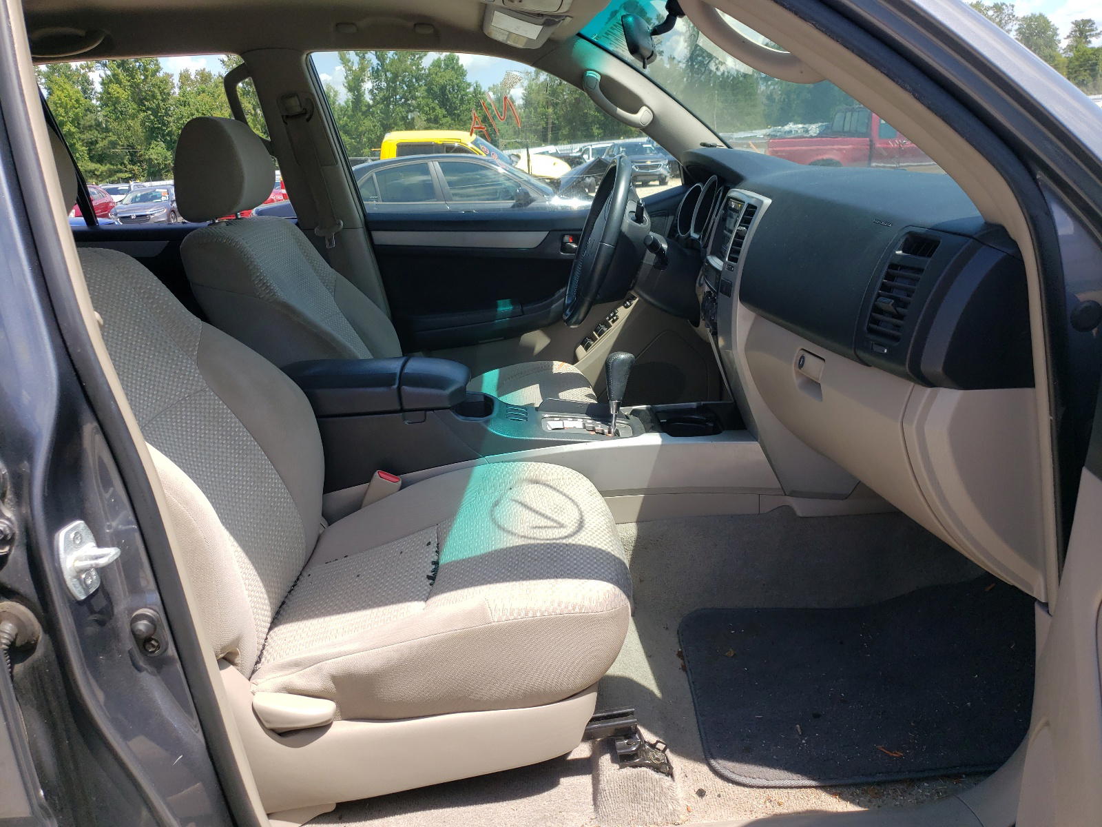 Photo 5 from auction – 2006 TOYOTA 4RUNNER SR with VIN JTEZU14R760073509