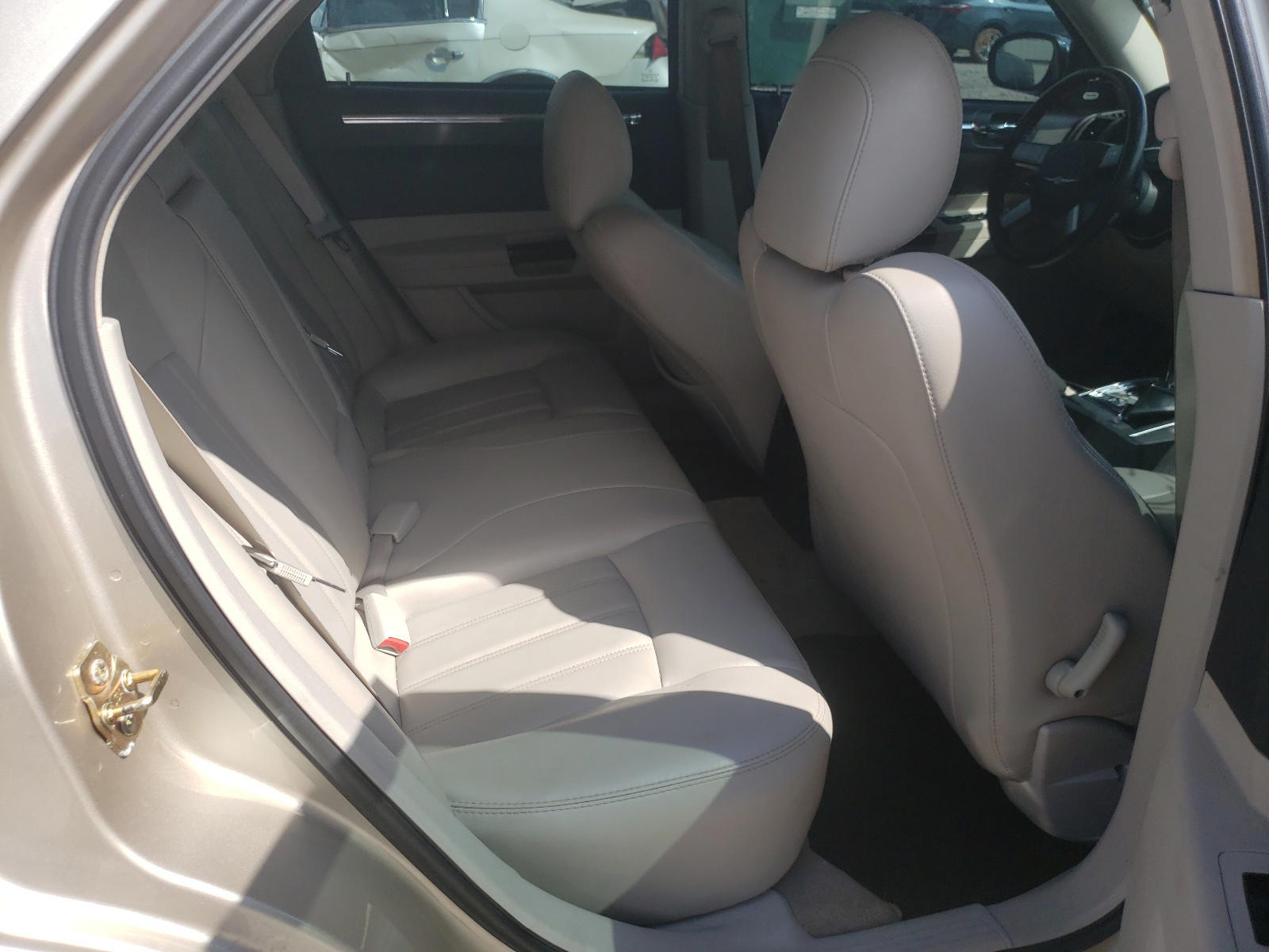 Photo 6 from auction – 2006 CHRYSLER 300C with VIN 2C3KA63H06H409439