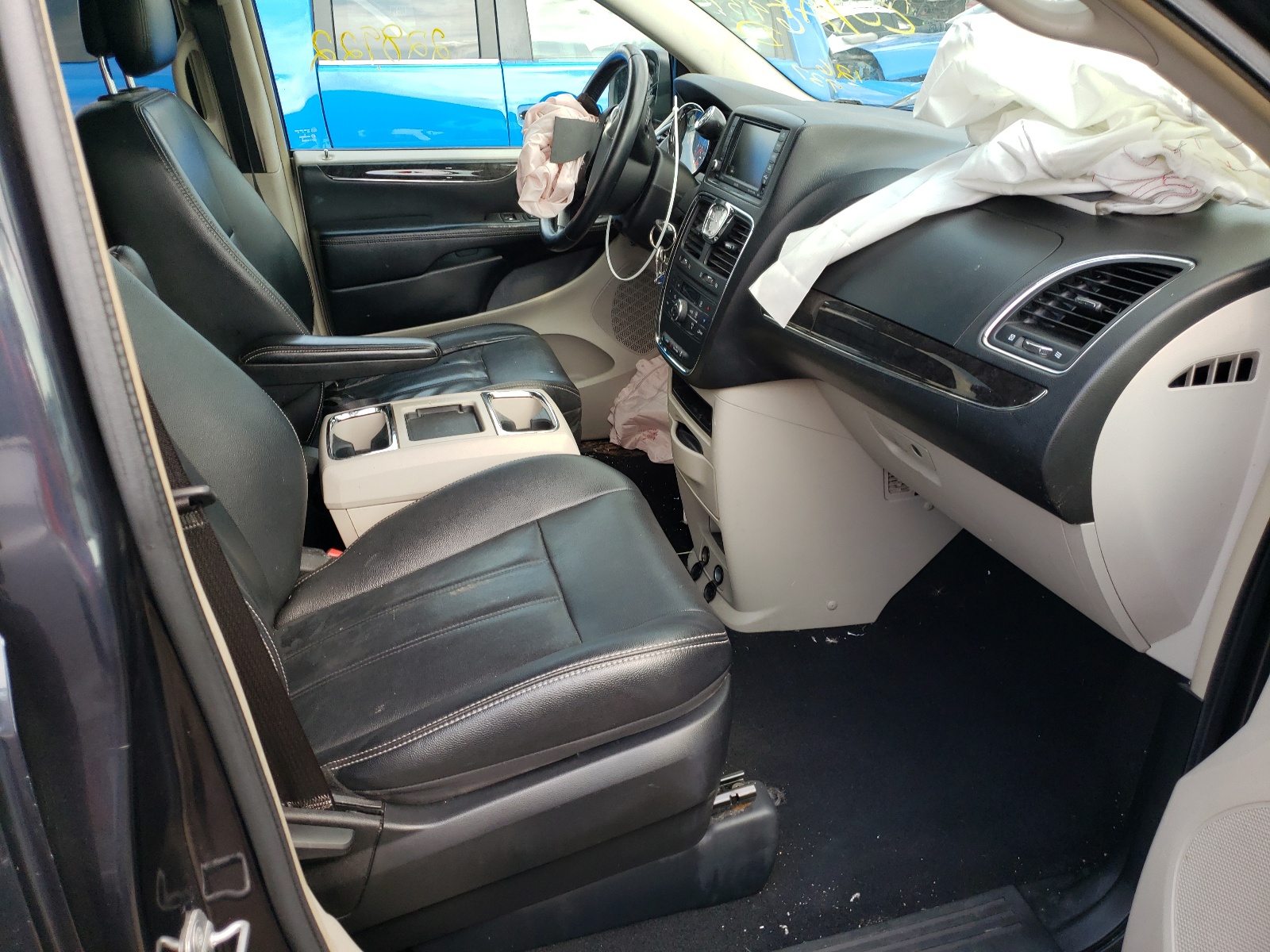 Photo 5 from auction – 2014 CHRYSLER TOWN & COU with VIN 2C4RC1BG2ER126937