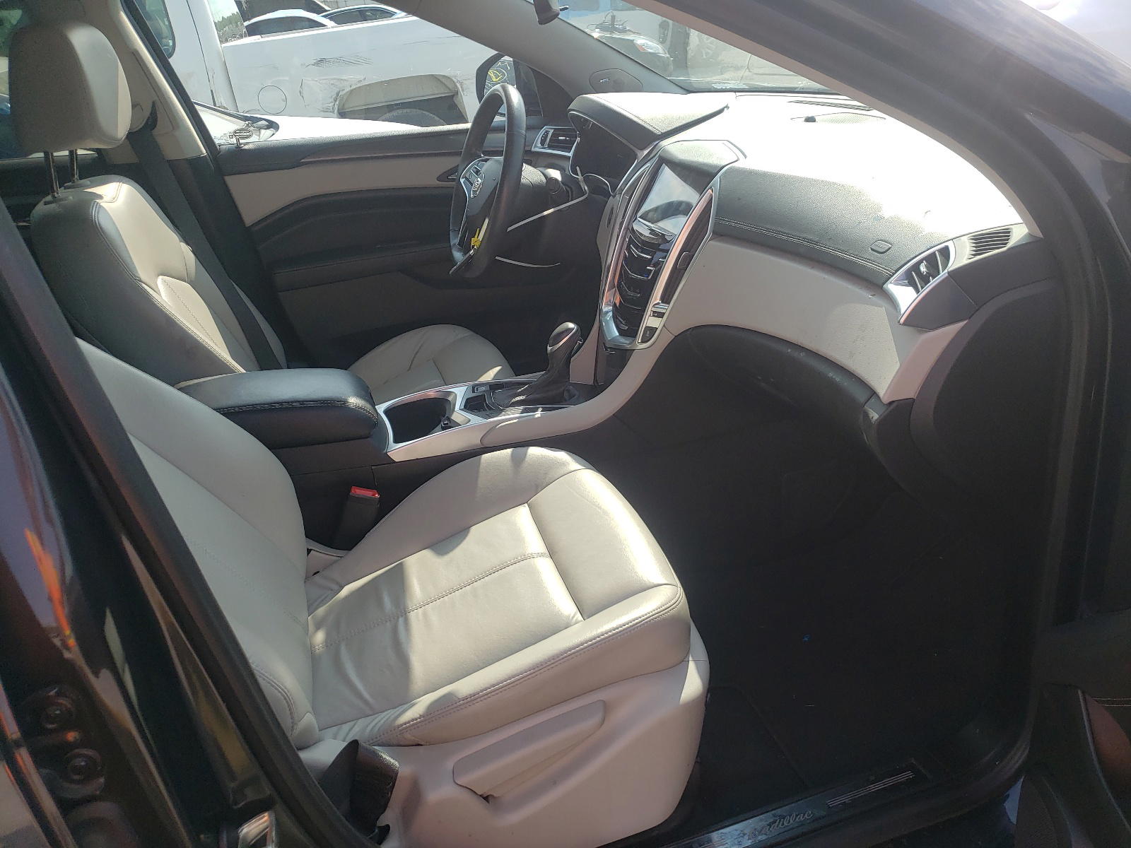Photo 5 from auction – 2014 CADILLAC SRX with VIN 3GYFNAE33ES546614