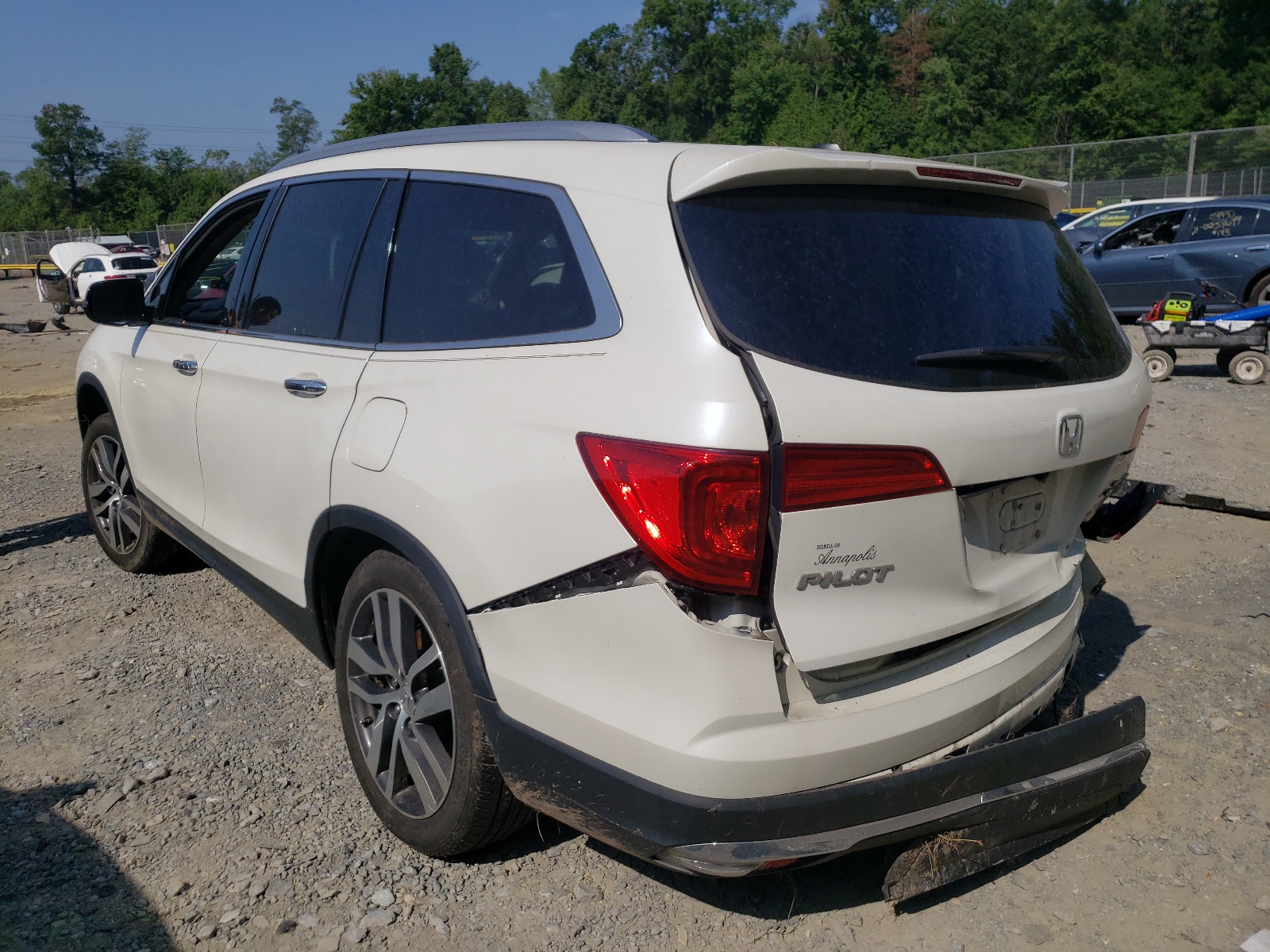 Photo 3 from auction – 2017 HONDA PILOT TOUR with VIN 5FNYF6H96HB026168