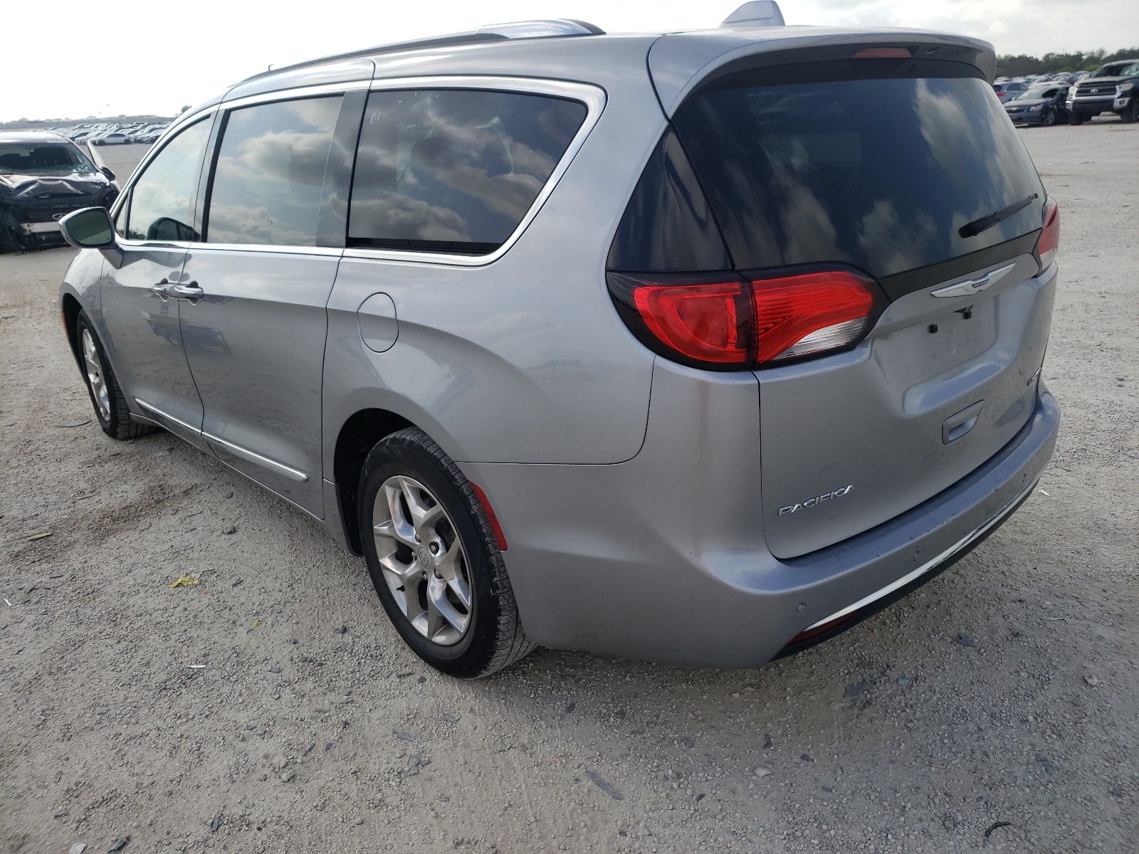 Zdjęcie 3 z aukcji – 2018 CHRYSLER PACIFICA L z VIN 2C4RC1GGXJR272506
