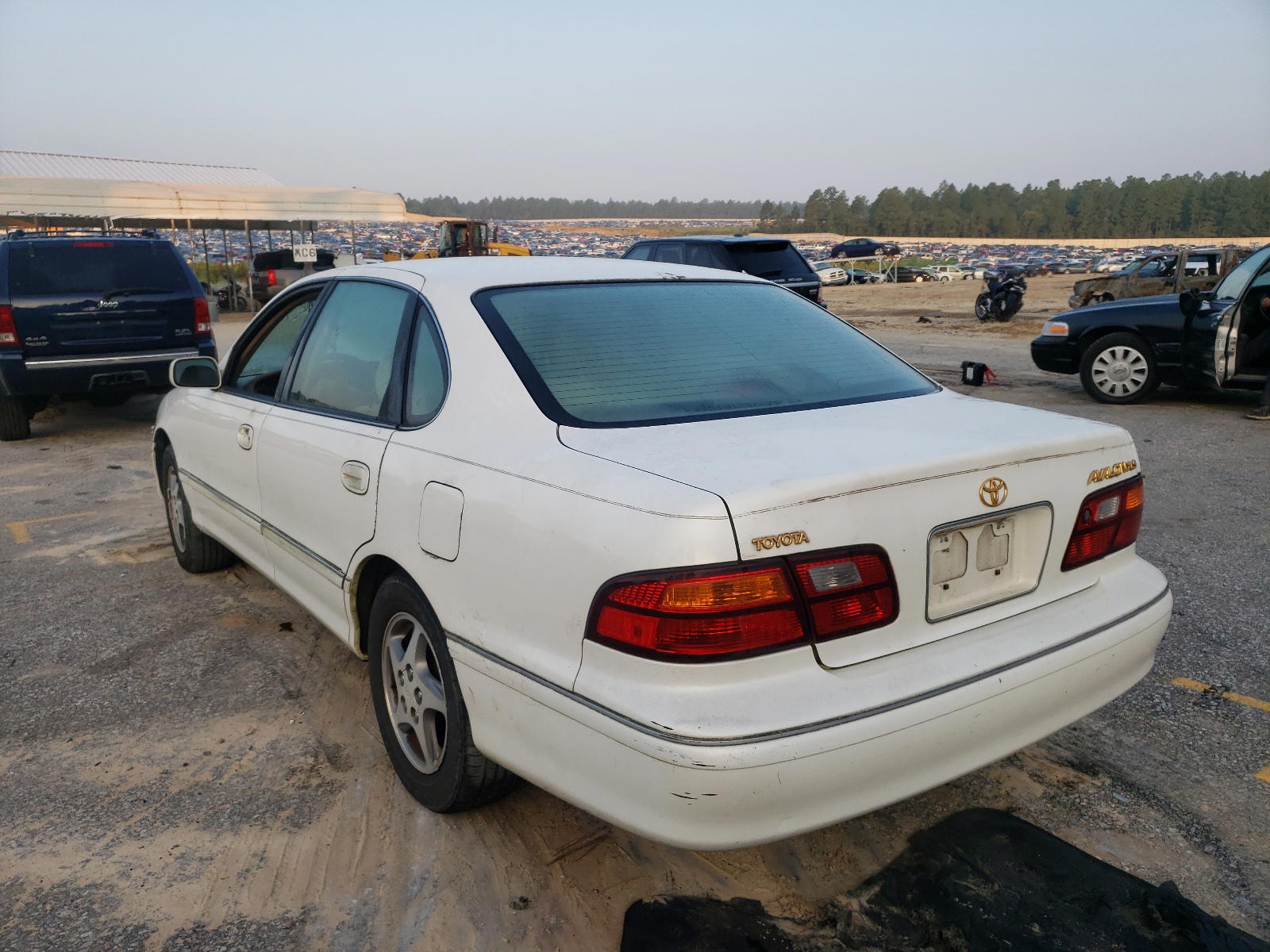 Photo 3 from auction – 1998 TOYOTA AVALON with VIN 4T1BF18B5WU244498