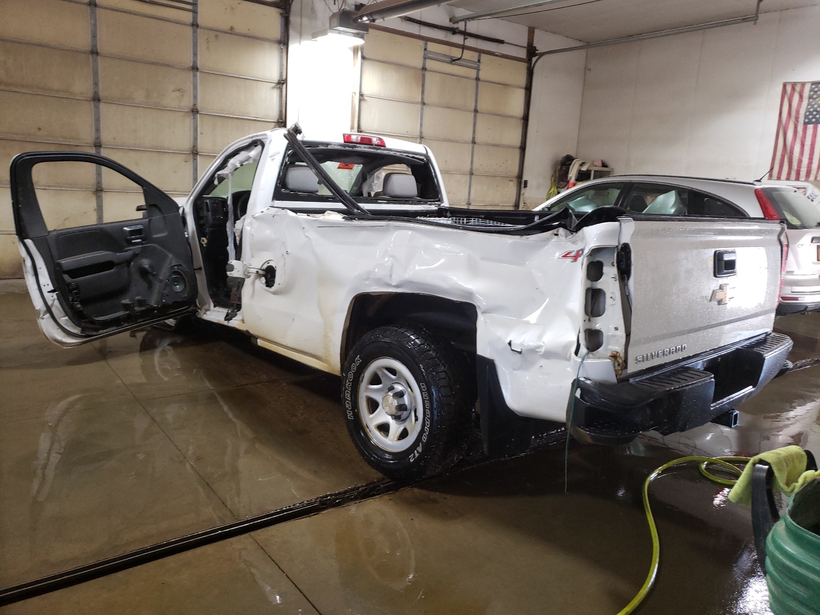 Photo 3 from auction – 2016 CHEVROLET SILVERADO with VIN 1GCNKNEC6GZ163953