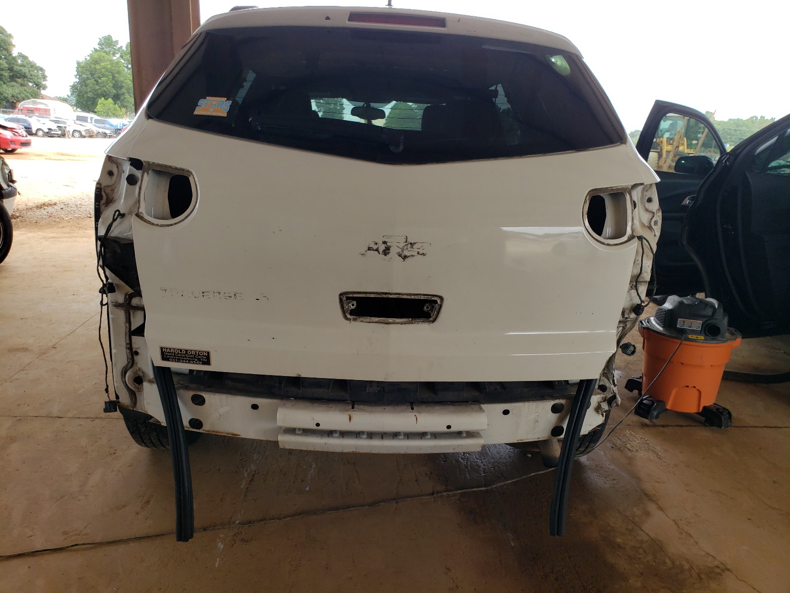 Photo 9 from auction – 2011 CHEVROLET TRAVERSE L with VIN 1GNKVEED0BJ264360