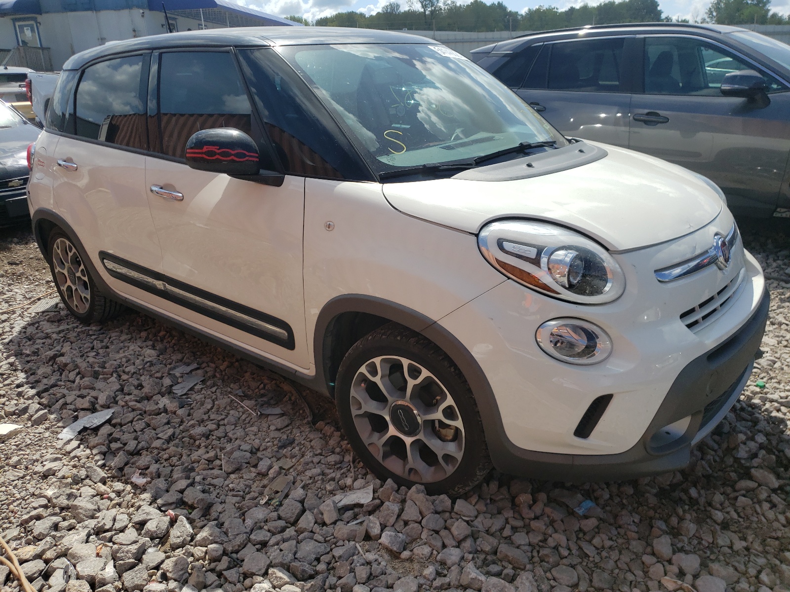 Photo 1 from auction – 2017 FIAT 500L TREKK with VIN ZFBCFADH5HZ039047