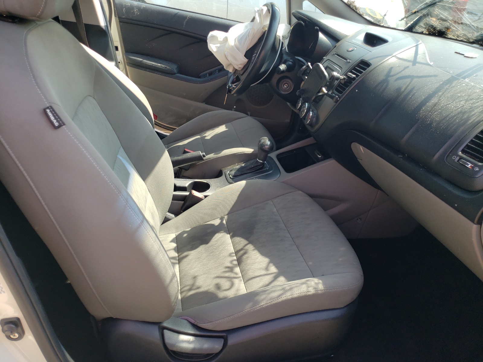Photo 5 from auction – 2014 KIA FORTE LX with VIN KNAFK4A69E5061319