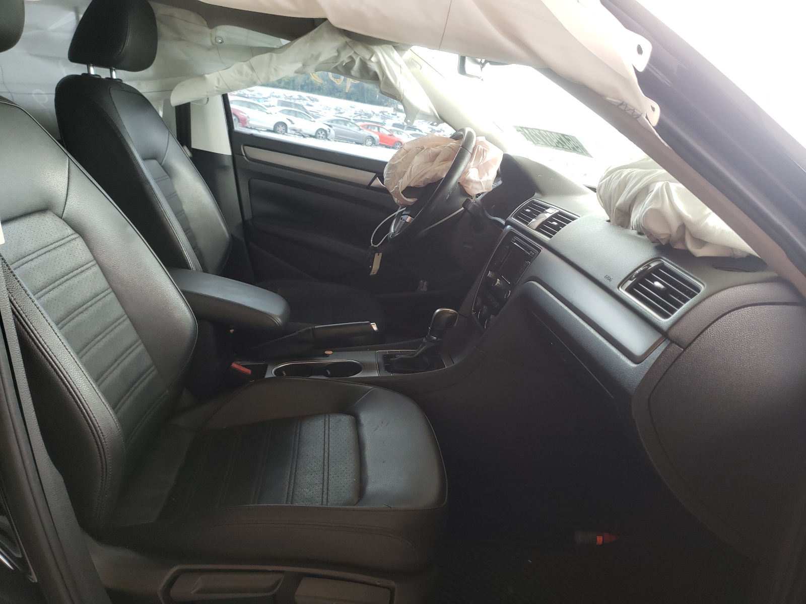 Photo 5 from auction – 2015 VOLKSWAGEN PASSAT SE with VIN 1VWBS7A35FC078430