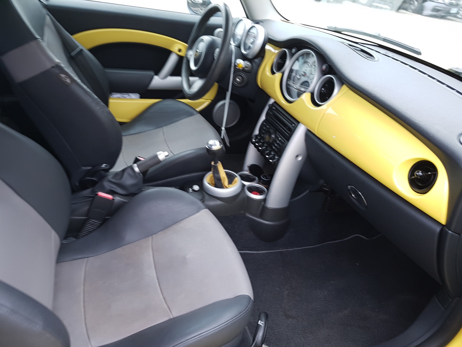 Фото 5 с аукциона – 2005 MINI COOPER с VIN WMWRE335X5TD99040