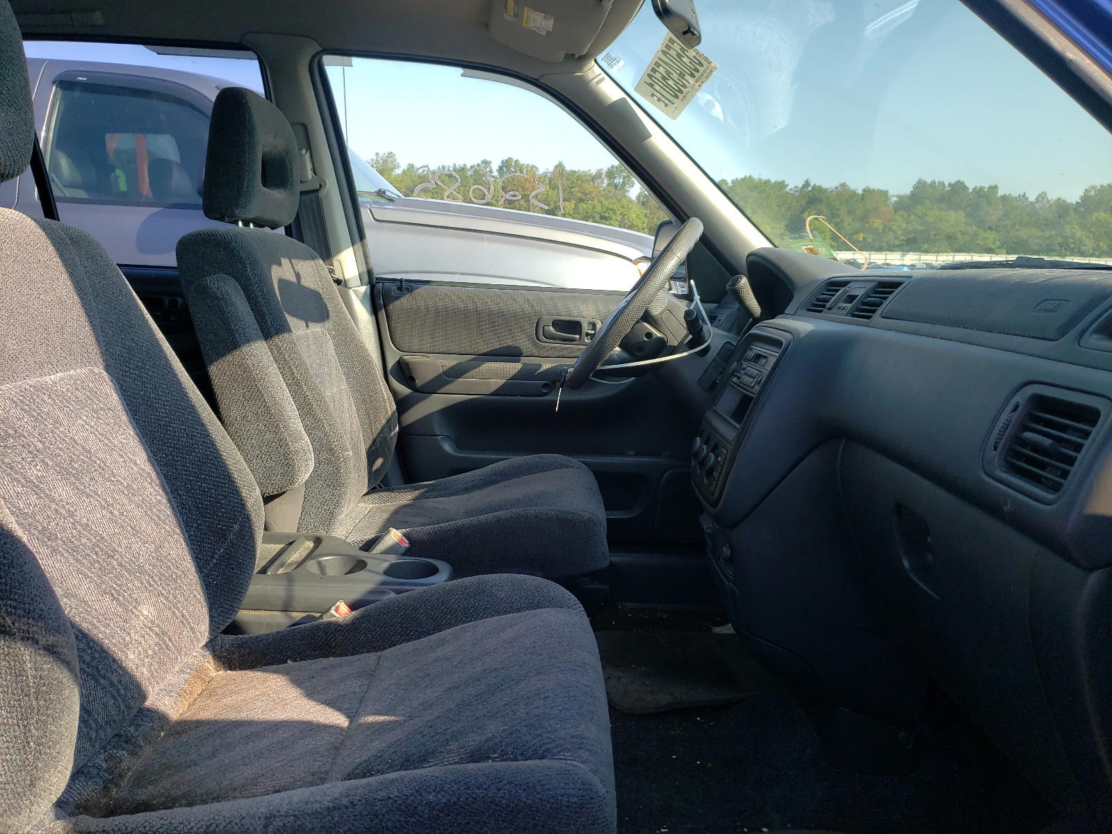 Photo 5 from auction – 2000 HONDA CR-V with VIN JHLRD1841YC011997