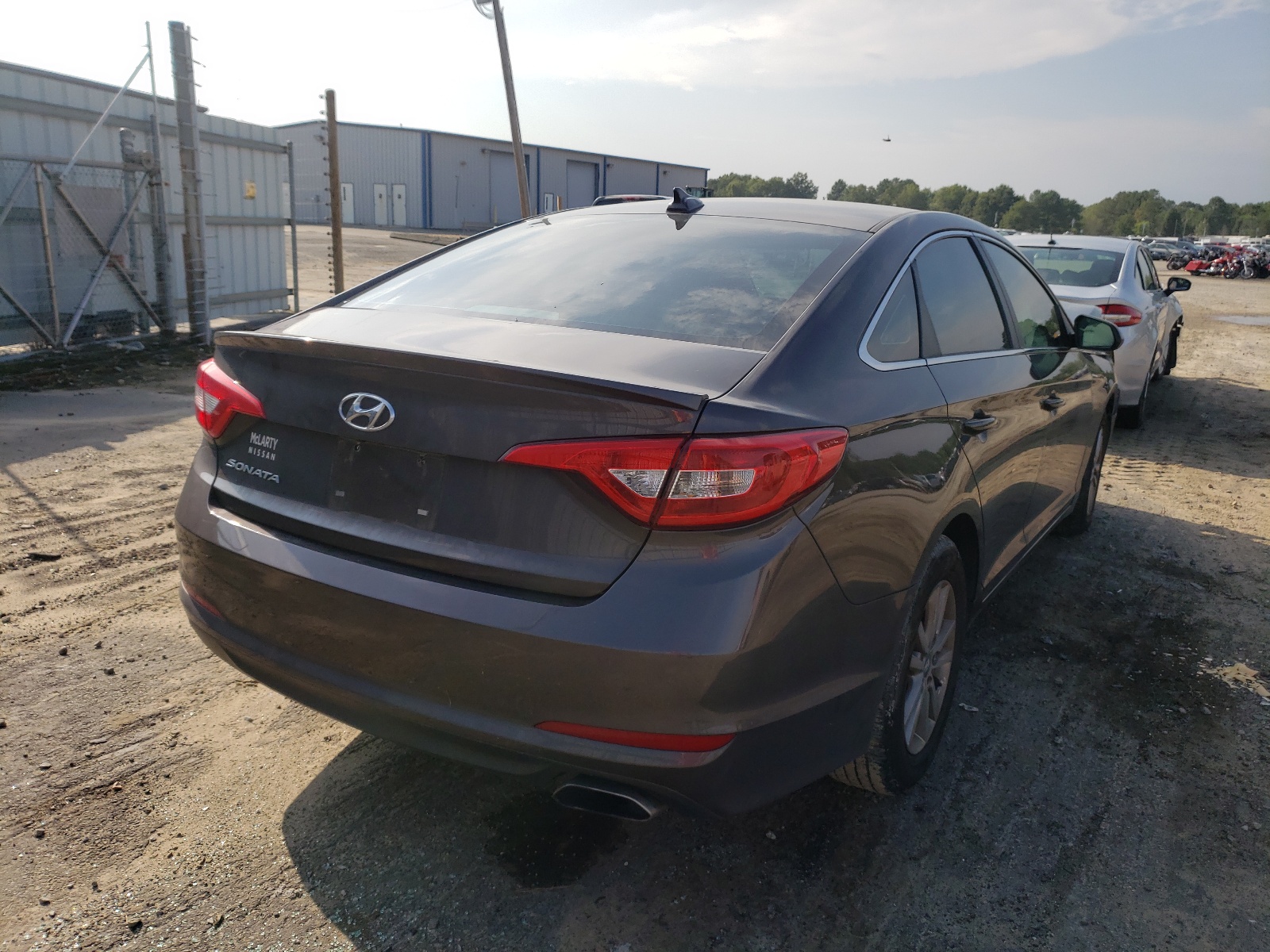 Photo 4 from auction – 2016 HYUNDAI SONATA SE with VIN 5NPE24AF2GH348938