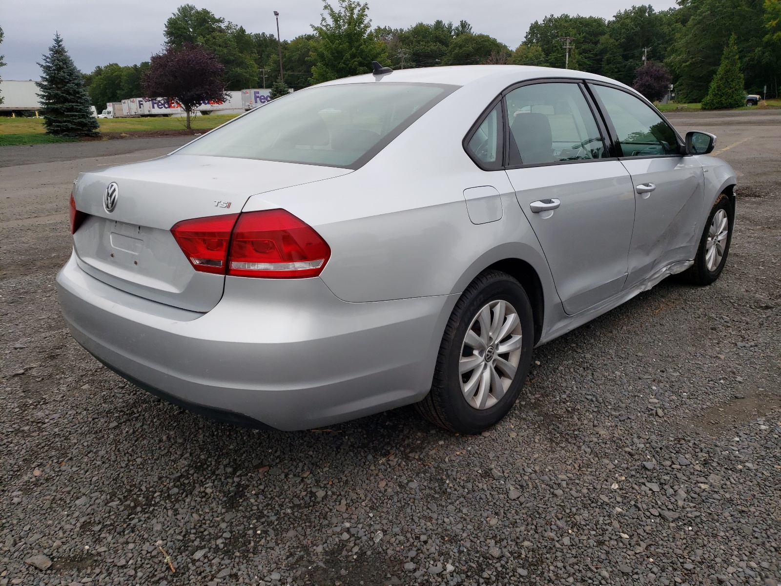 Photo 4 from auction – 2015 VOLKSWAGEN PASSAT S with VIN 1VWAT7A3XFC045626