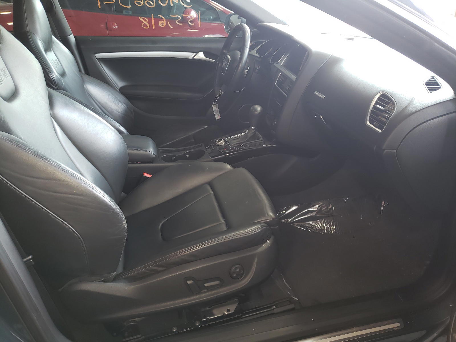 Photo 5 from auction – 2010 AUDI S5 PREMIUM with VIN WAUCVAFR5AA044384