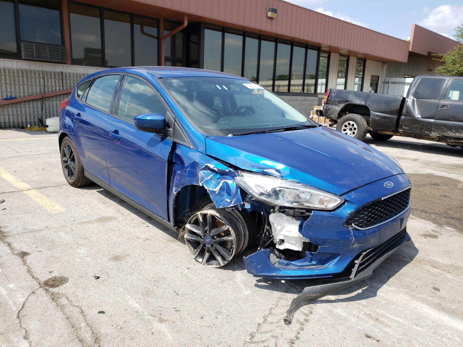 FORD FOCUS SE 2018 with VIN 1FADP3K29JL206047 - Photo from auction