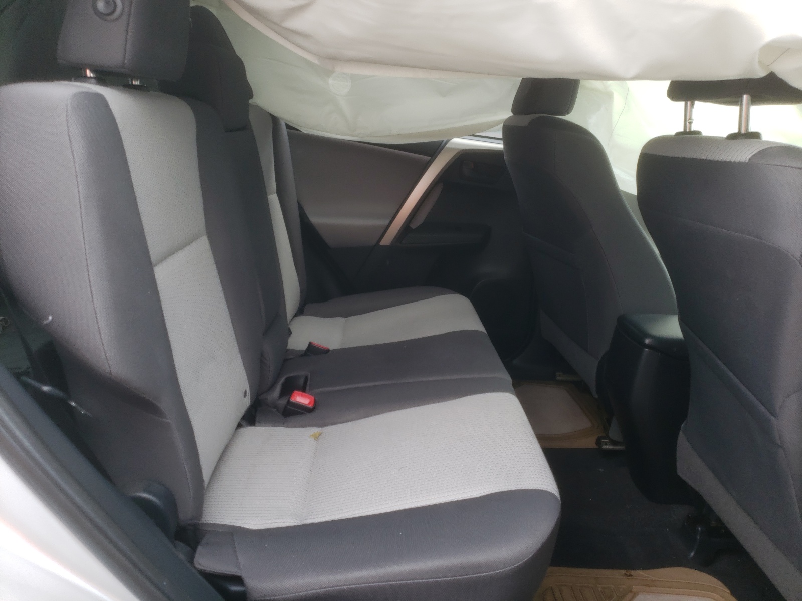 Photo 6 from auction – 2015 TOYOTA RAV4 LE with VIN JTMBFREV8FJ028051