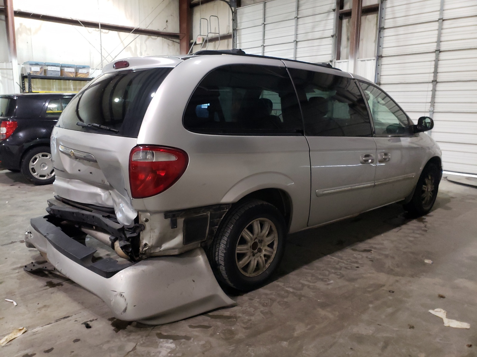 Photo 4 from auction – 2006 CHRYSLER TOWN & COU with VIN 2A4GP54L76R823125