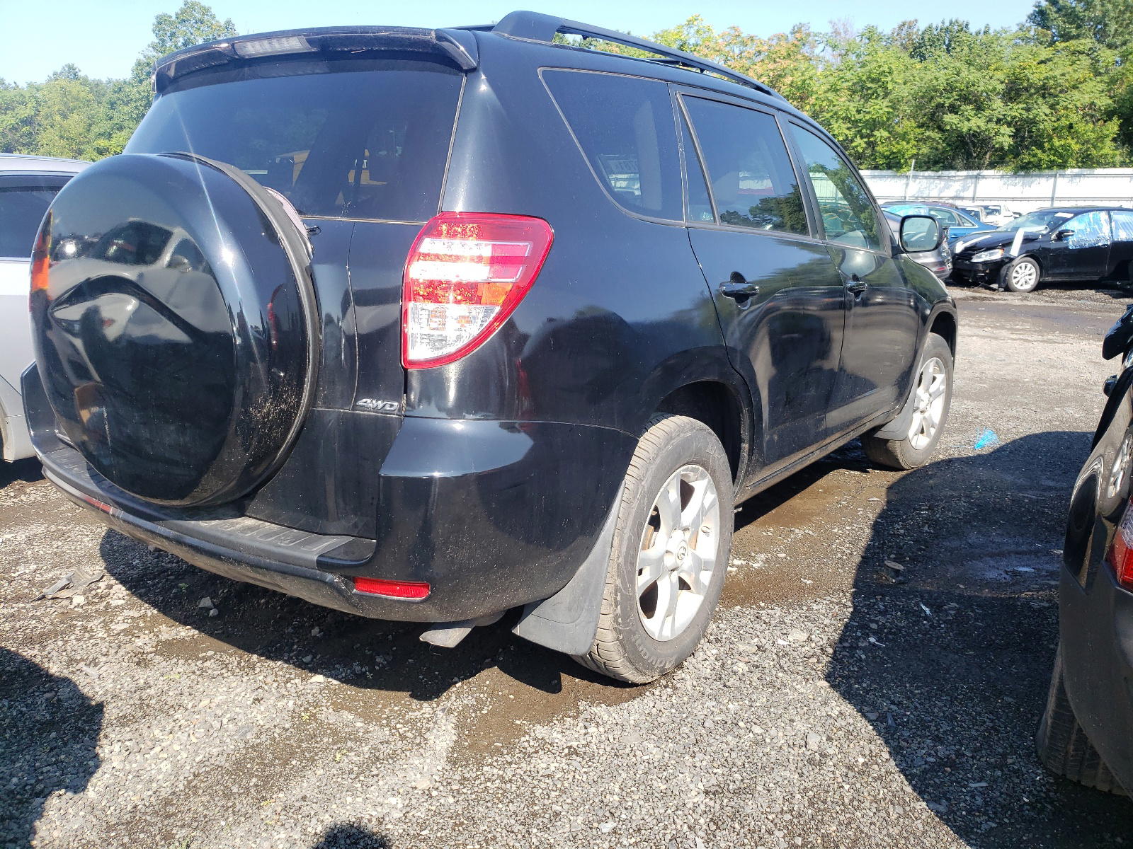 Photo 4 from auction – 2011 TOYOTA RAV4 with VIN 2T3BF4DV8BW116582