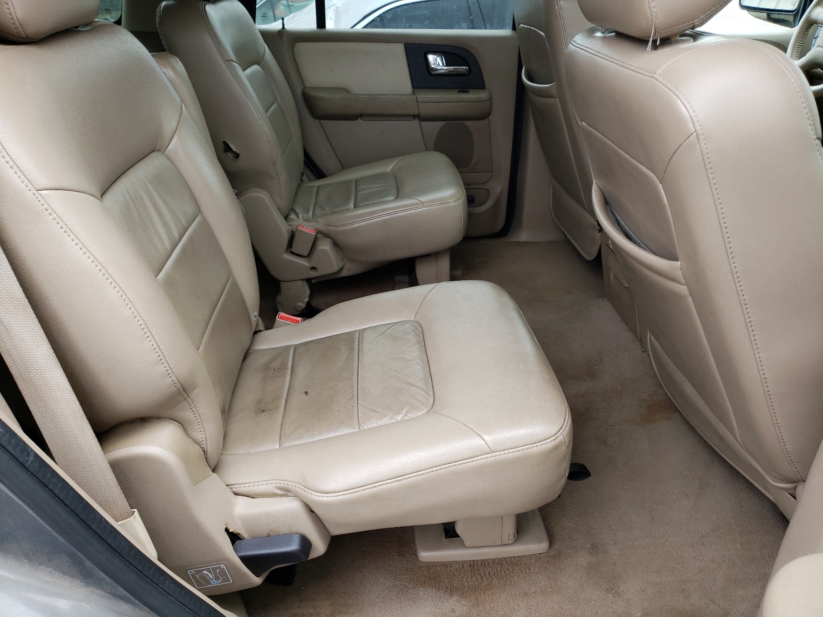 Photo 6 from auction – 2005 FORD EXPEDITION with VIN 1FMFU20585LA66268