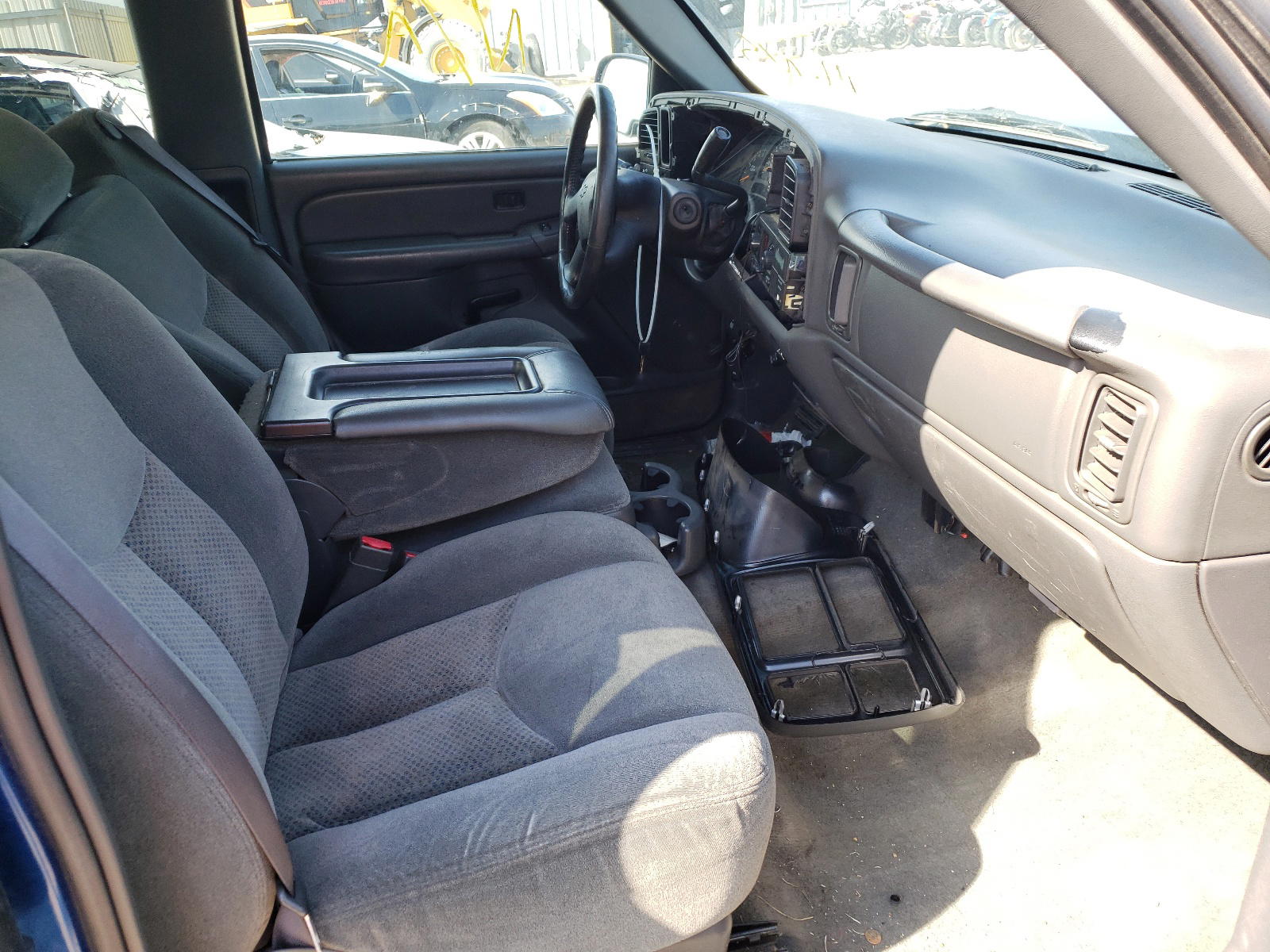 Photo 5 from auction – 2004 CHEVROLET SILVERADO with VIN 2GCEC19V541245095