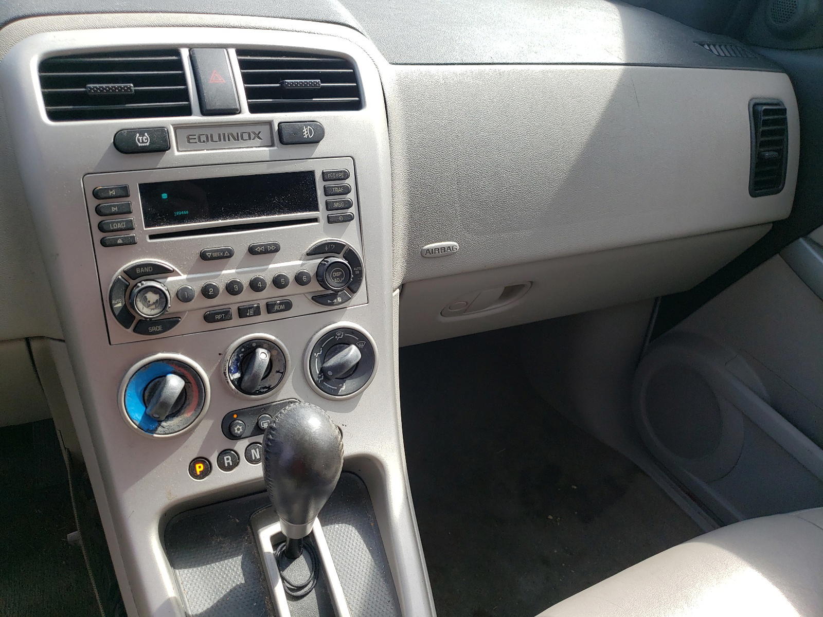 Photo 9 from auction – 2005 CHEVROLET EQUINOX with VIN 2CNDL63F156128575