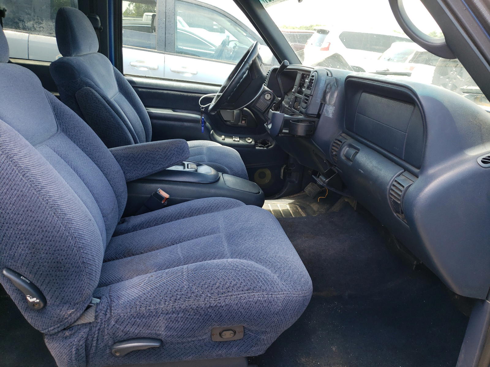 Photo 5 from auction – 1997 CHEVROLET GMT-400 C1 with VIN 2GCEC19R3V1225786
