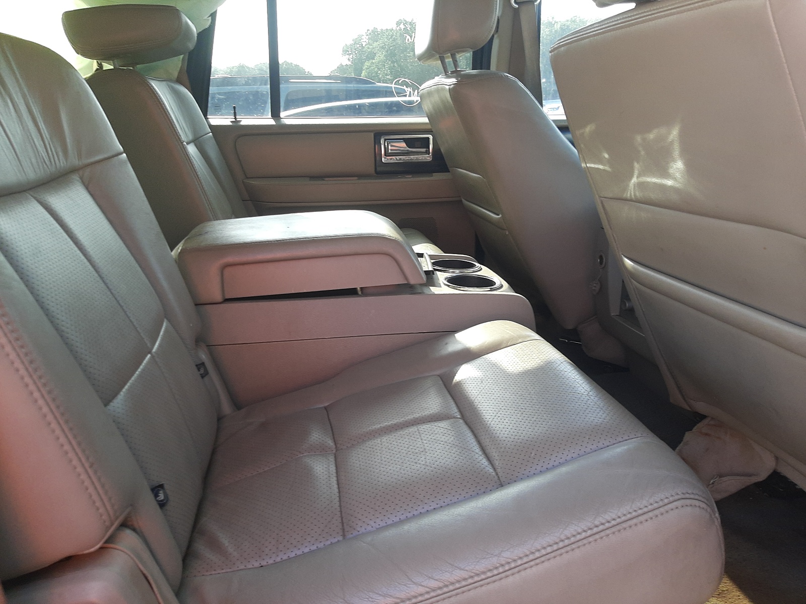 Photo 6 from auction – 2007 LINCOLN NAVIGATOR with VIN 5LMFU27517LJ12044