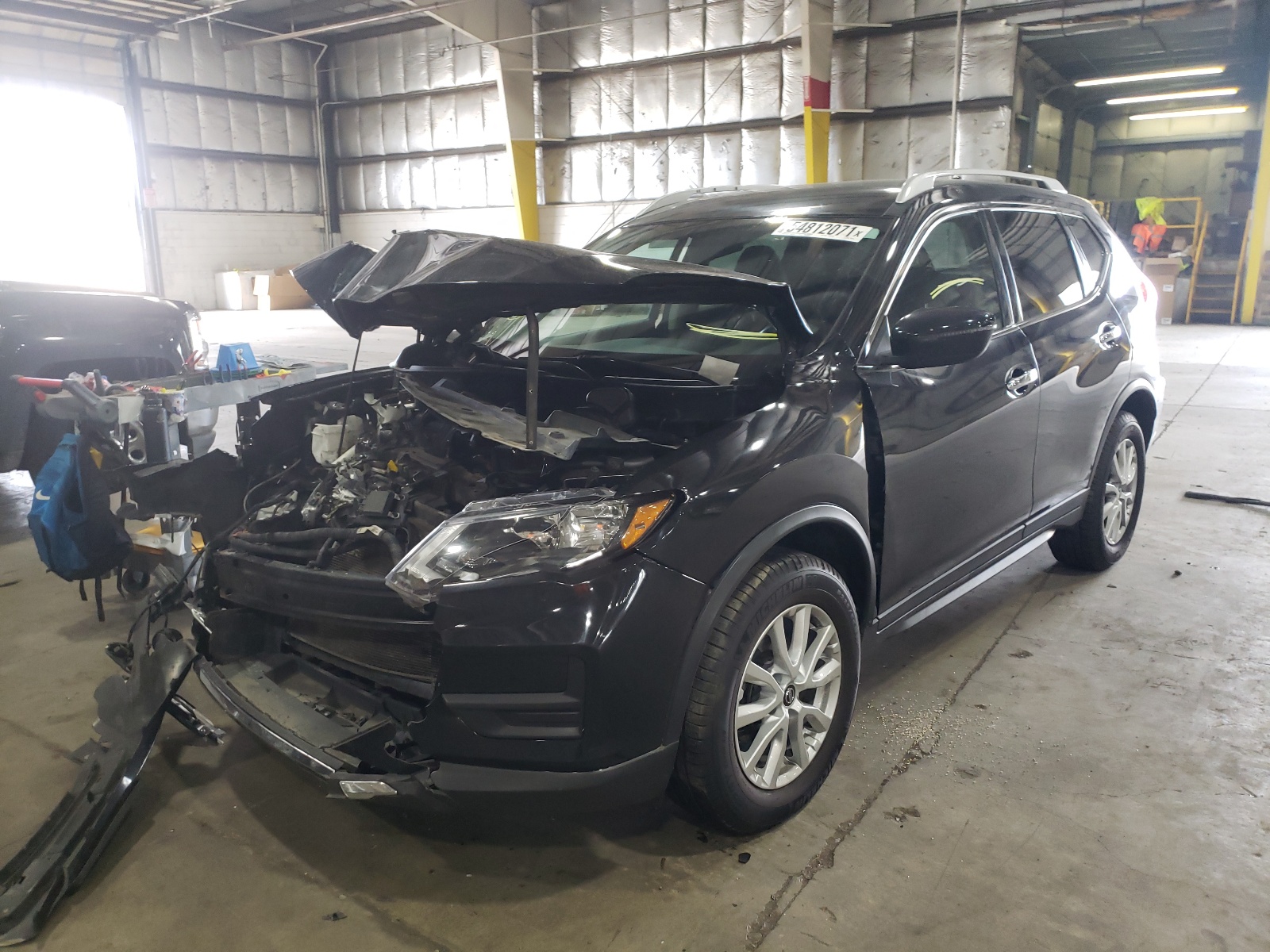 Photo 2 from auction – 2017 NISSAN ROGUE S with VIN KNMAT2MV0HP583816