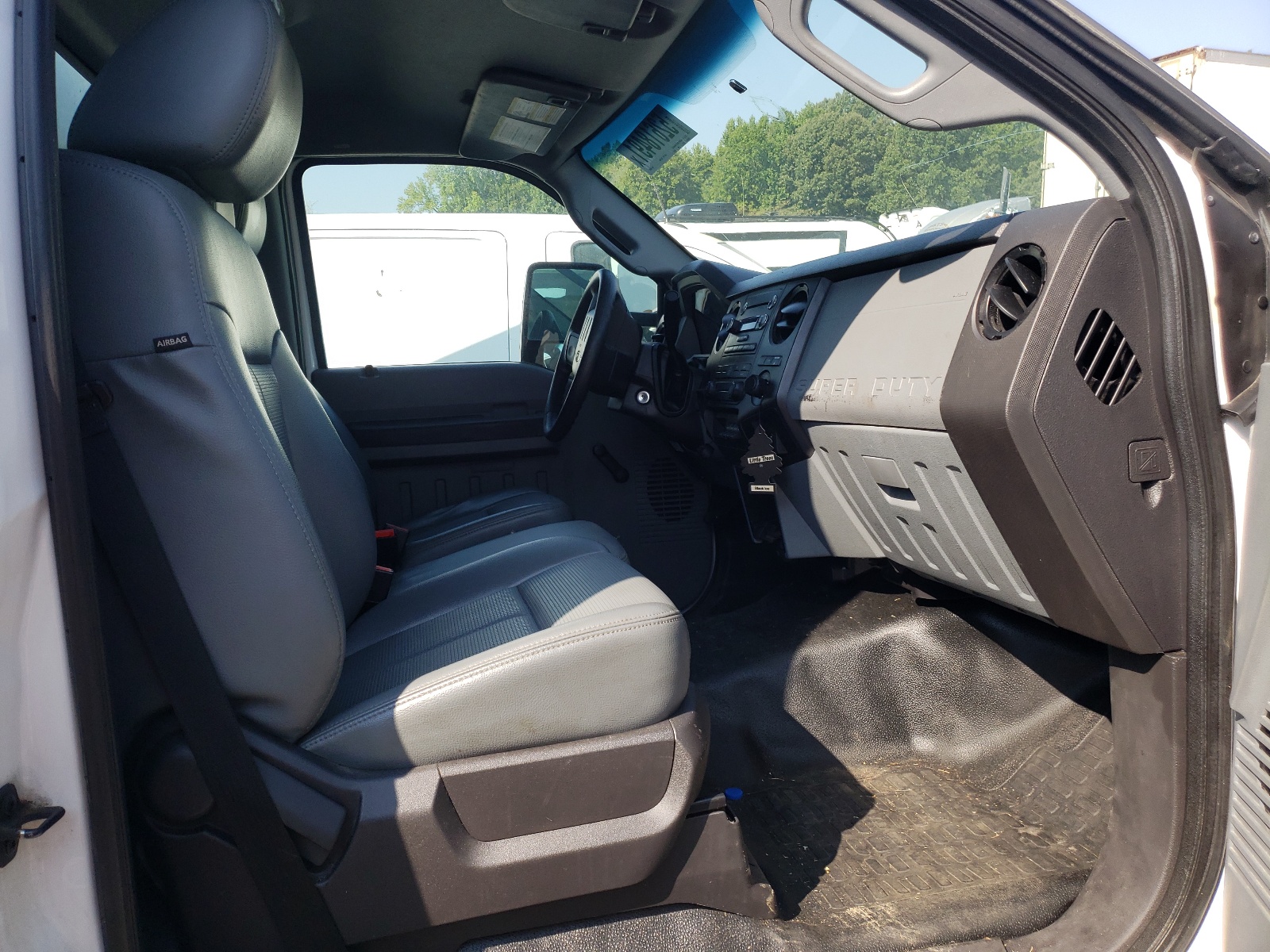 Photo 5 from auction – 2016 FORD F450 SUPER with VIN 1FDUF4GY6GEB89085