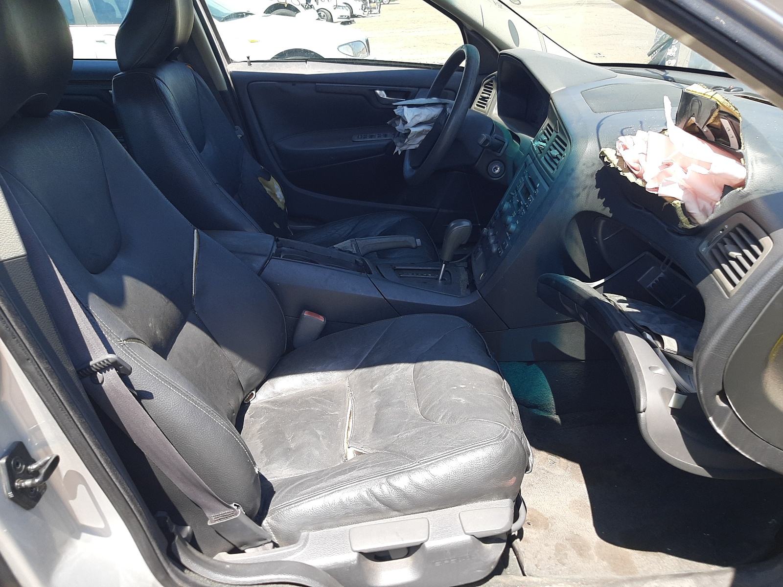 Photo 5 from auction – 2001 VOLVO S60 with VIN YV1RS61R912047643